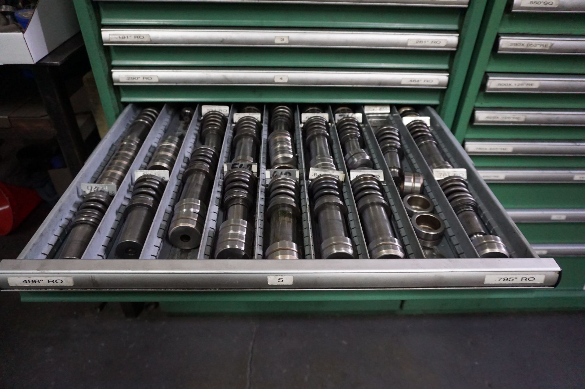 CONTENTS OF 9 DRAWER CABINET TO INCLUDE: .040" ROUND PUNCHES - 1.250" ROUND PUNCH TOOLING 1 1/4" - Image 5 of 9