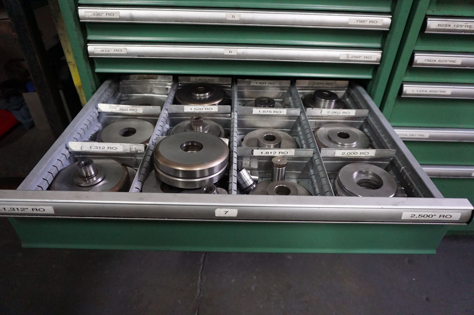 CONTENTS OF 9 DRAWER CABINET TO INCLUDE: .040" ROUND PUNCHES - 1.250" ROUND PUNCH TOOLING 1 1/4" - Image 7 of 9