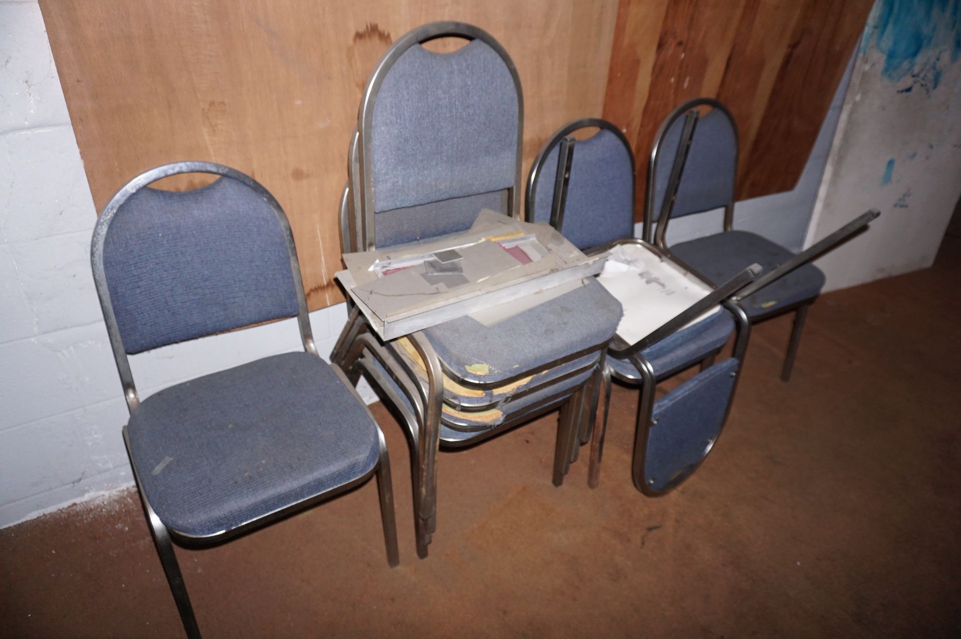 ROOM UPSTAIRS IN SHOP WITH CONTENTS TO INCLUDE: MISC. CHAIRS, COMPUTER PARTS, METAL BINS - Image 3 of 4