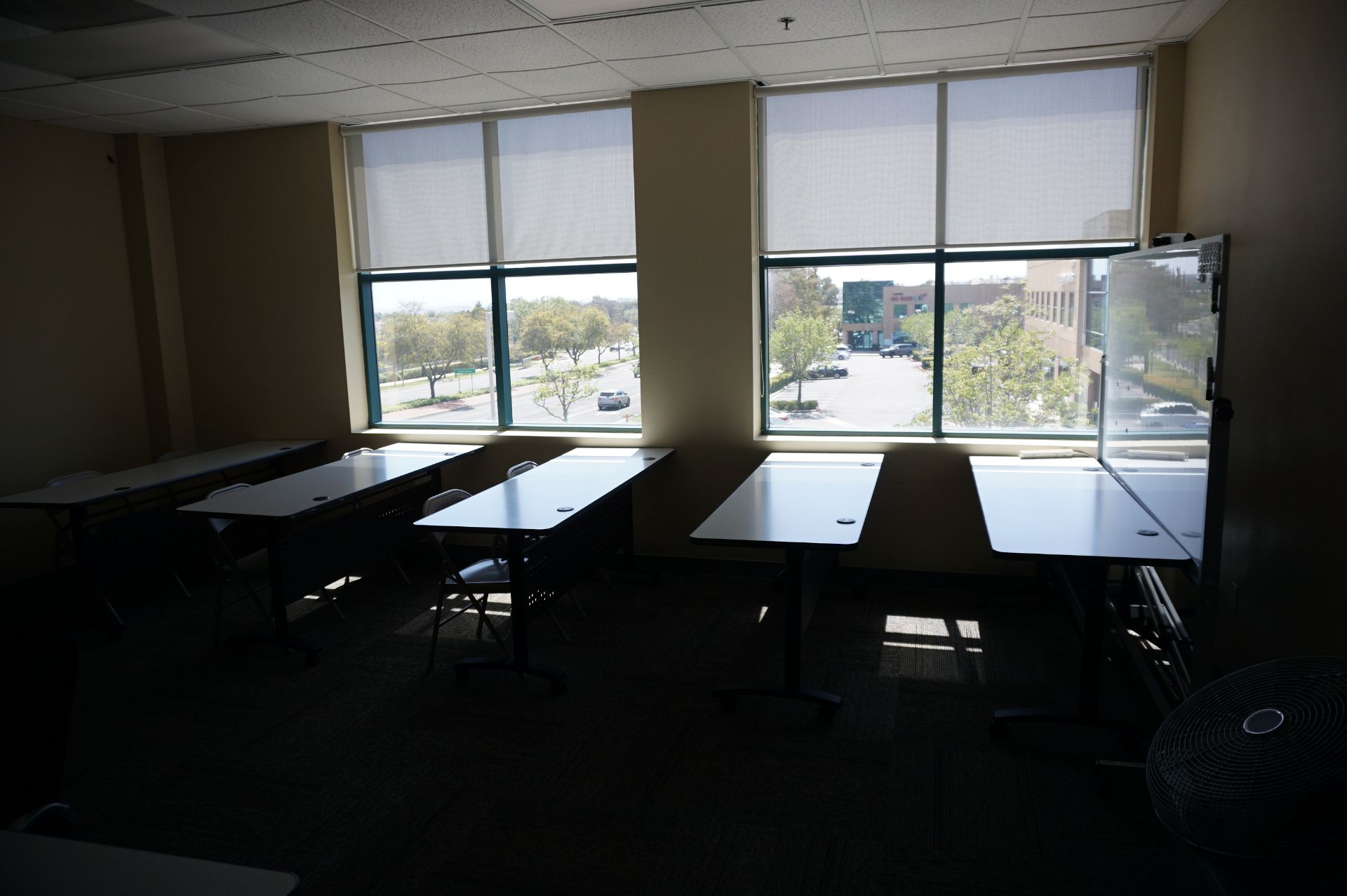 SECOND FLOOR TRAINING CLASSROOM TO INCLUDE: (1) KOBALT 2 DRAWER SHELVING UNIT, FAN, (7) TRAINING - Image 3 of 4