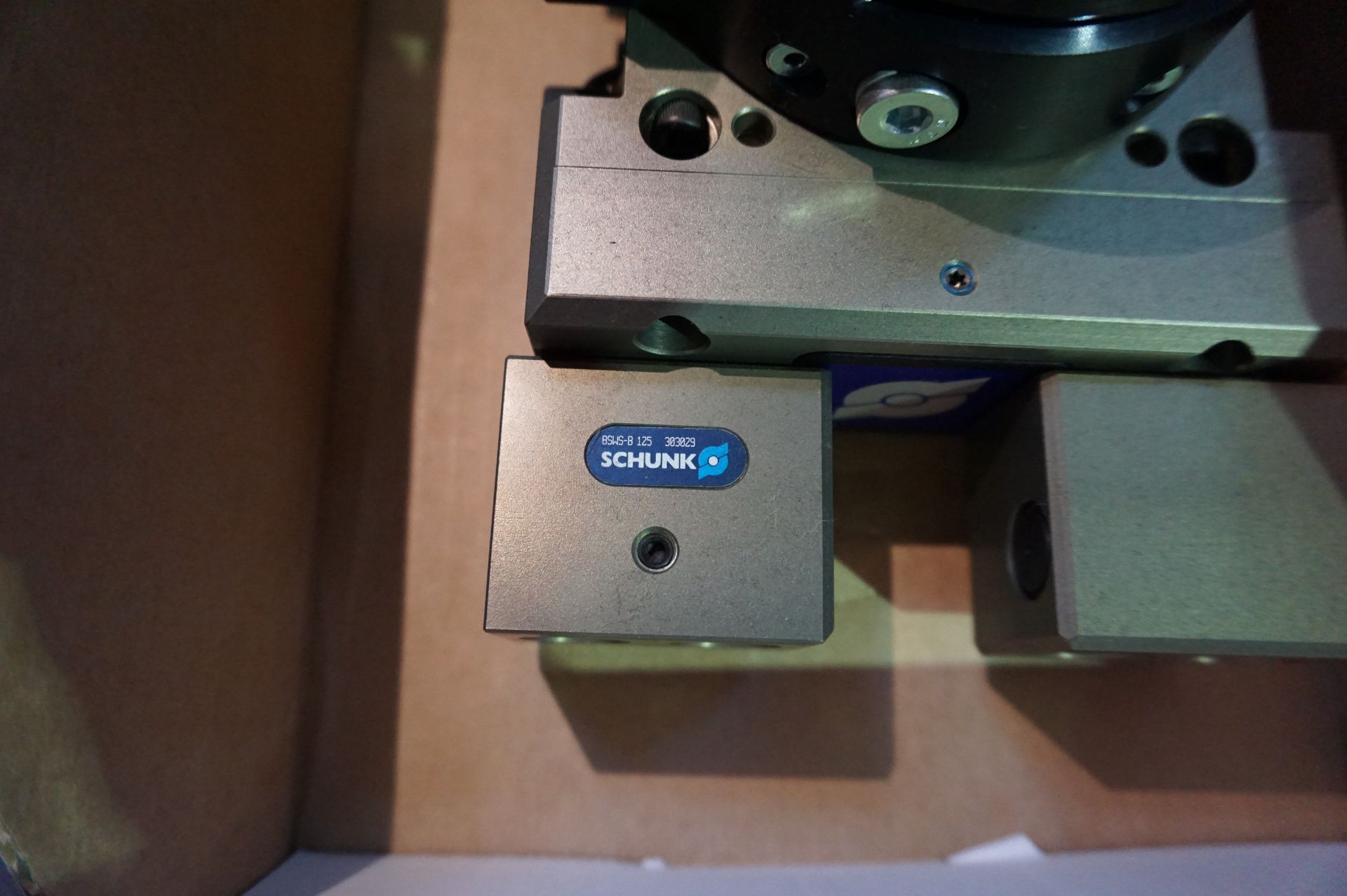 SCHUNK ELECTRIC GRIPPER ASSEMBLY FOR ROBOT, CELLRO 2 JAW DUAL GRIPPER - Image 3 of 3