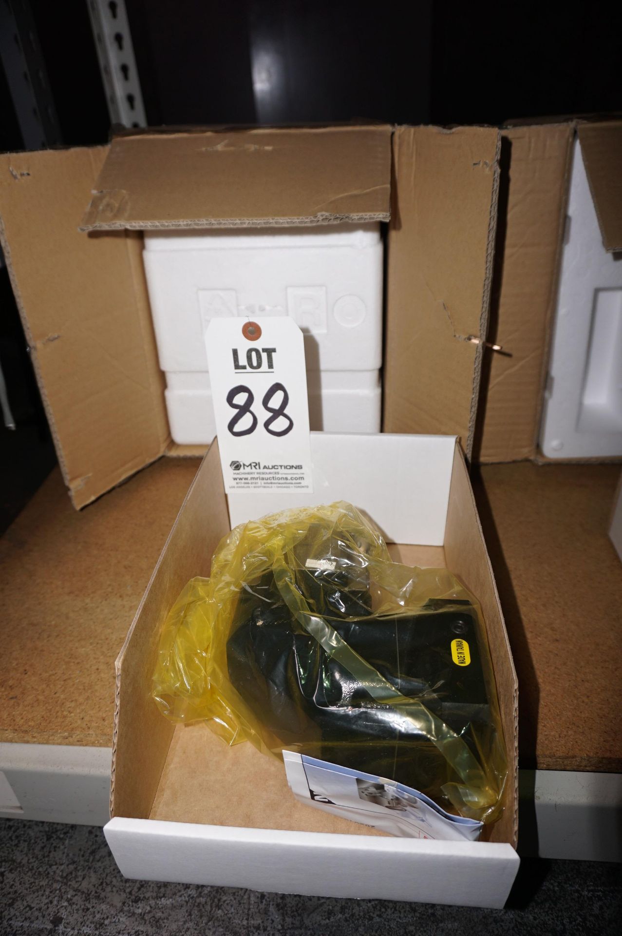 NEW IN BOX: APEX DYNAMICS RIGHT ANGLE GEARBOX, MODEL ABR090-52-P2, RATIO 014:1