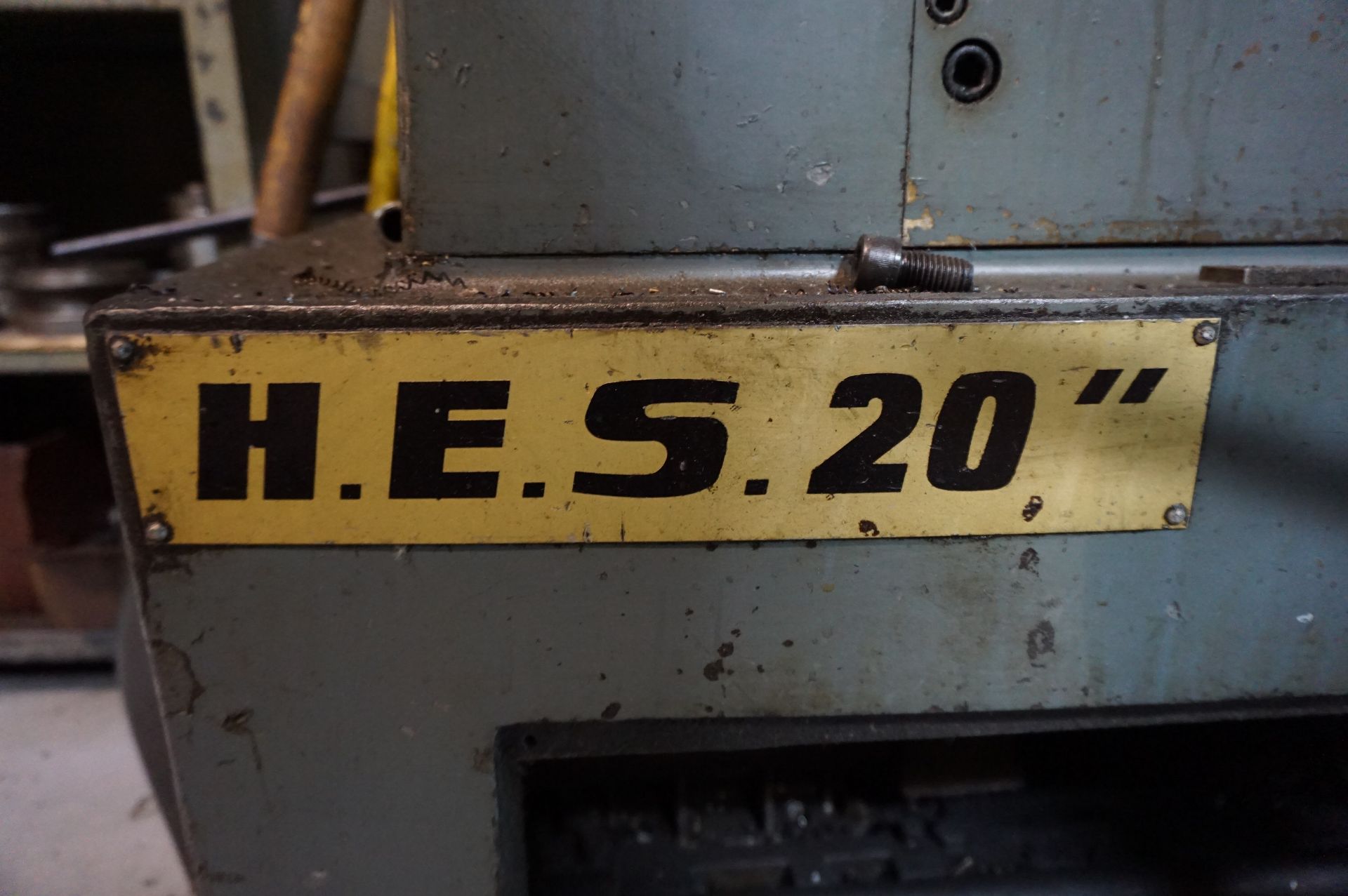 1970 H.E.S. MACHINE LATHE 20" X 80", MODEL 550, S/N 11540 WITH 10" CHUCK, KEYED CHUCK ON TAILSTOCK - Image 6 of 10