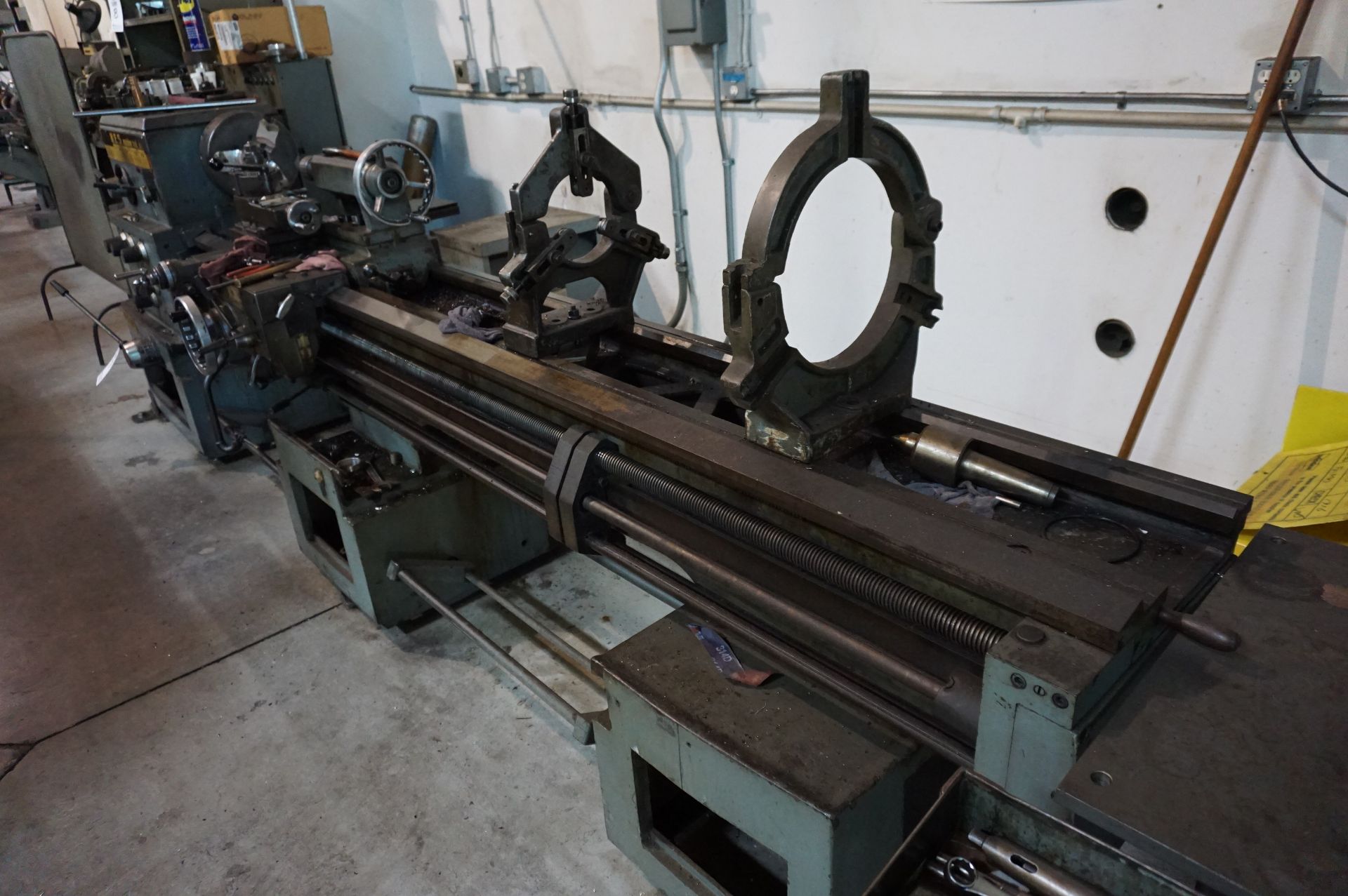 1970 H.E.S. MACHINE LATHE 20" X 80", MODEL 550, S/N 11540 WITH 10" CHUCK, KEYED CHUCK ON TAILSTOCK - Image 2 of 10