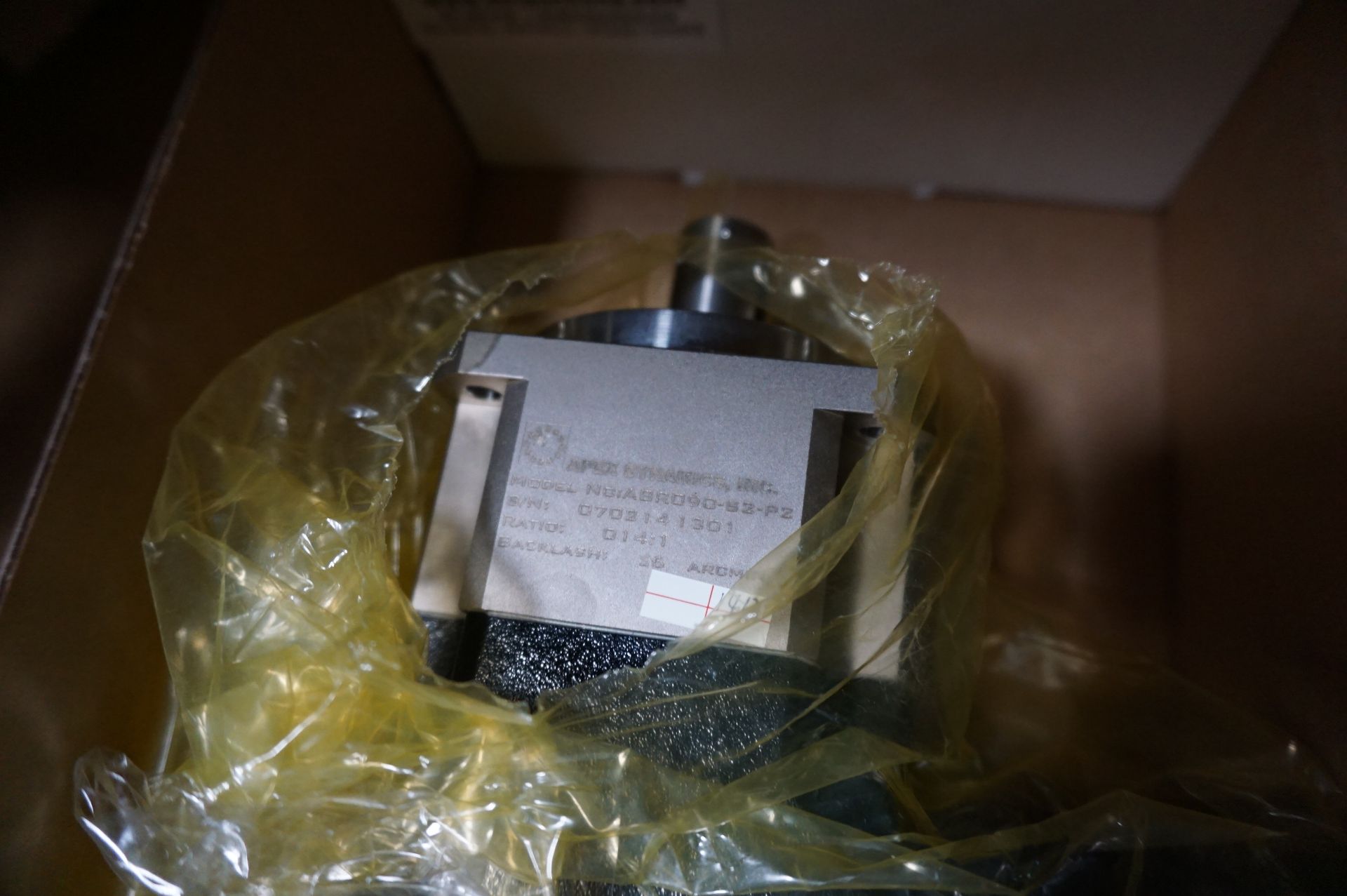 NEW IN BOX: APEX DYNAMICS RIGHT ANGLE GEARBOX, MODEL ABR090-52-P2, RATIO 014:1 - Image 2 of 3