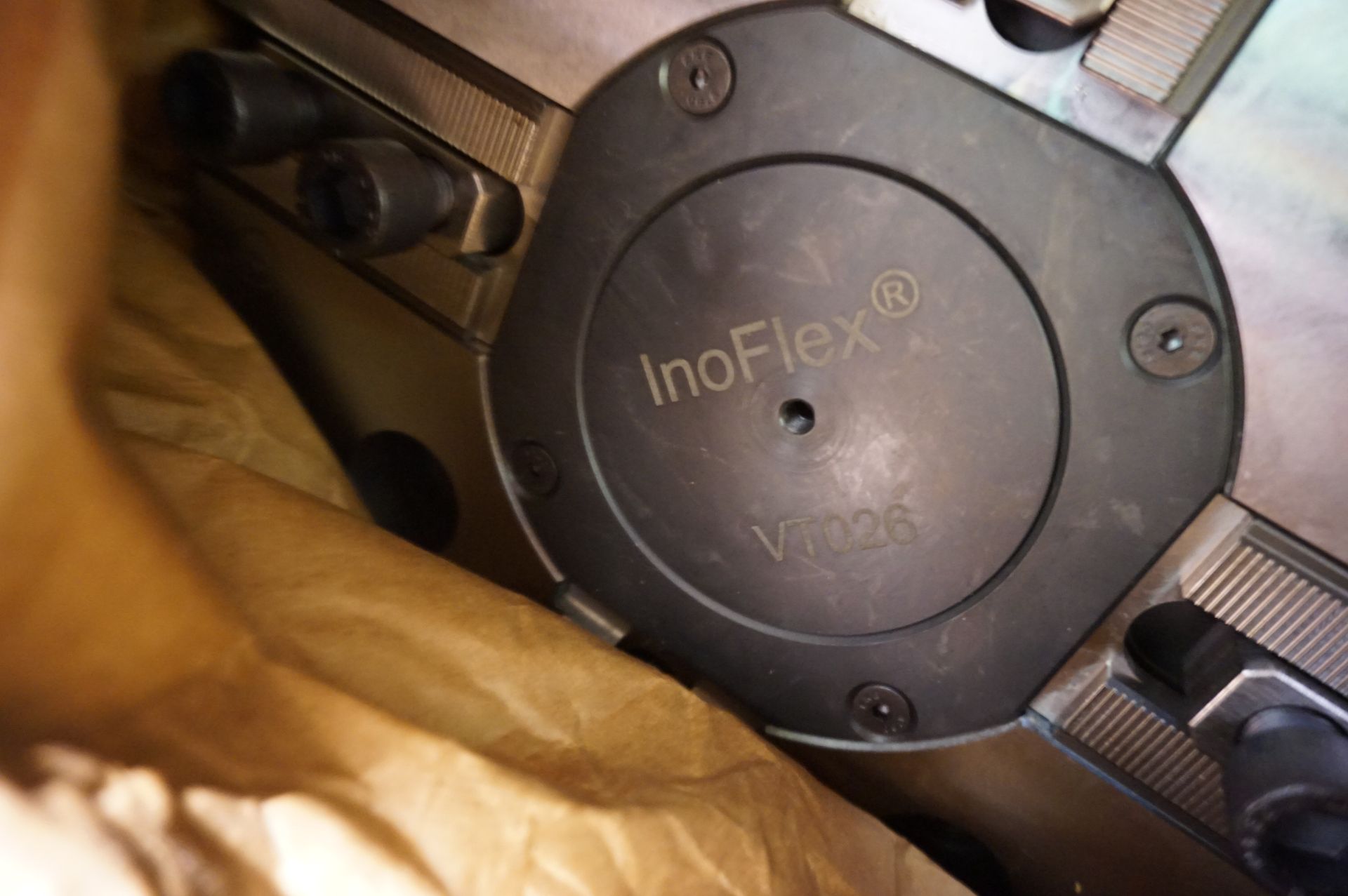 OPEN BOX LIKE NEW EXCELLENT CONDITION: HWR INOFLEX VT 026 10" COMPENSATING 4 JAW THROUGH HOLE