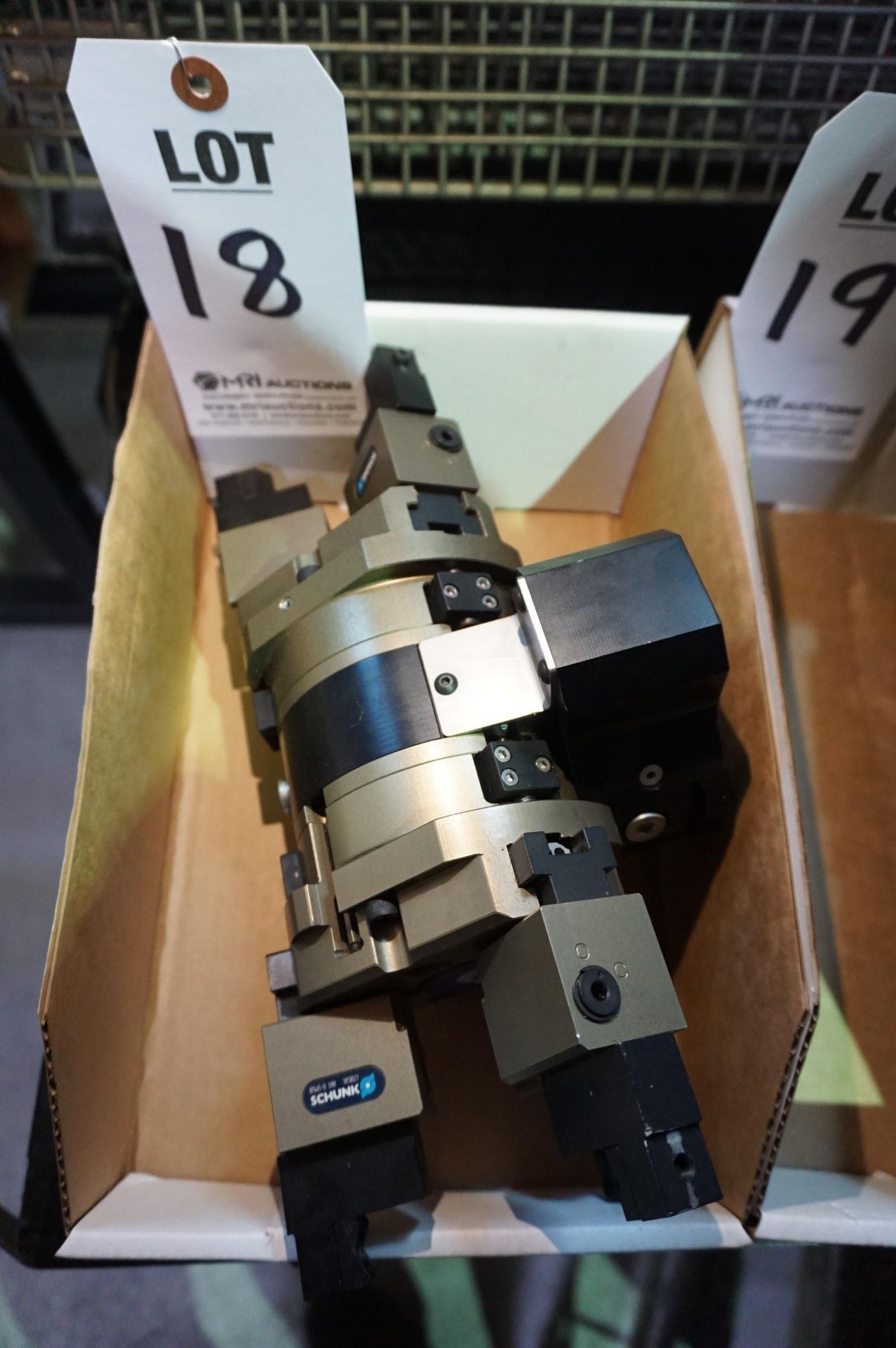 SCHUNK ELECTRIC GRIPPER ASSEMBLY FOR ROBOT, 3 JAW DUAL GRIPPER - Image 2 of 4