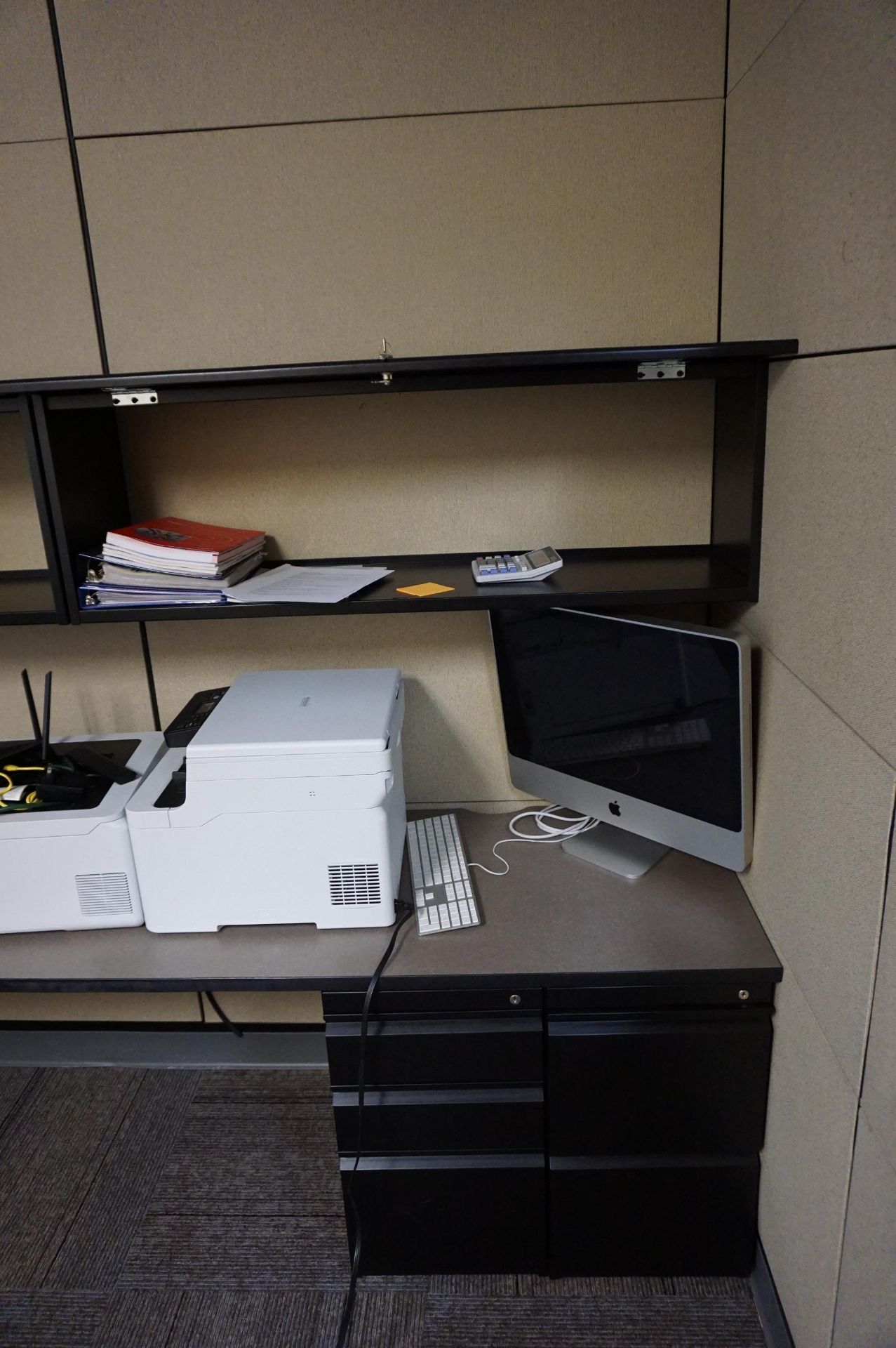 SECOND FLOOR OFFICE TO INCLUDE: WRAPAROUND OFFICE DESK WITH ATTACHED FILE CABINETS, OFFICE CHAIRS * - Image 3 of 6