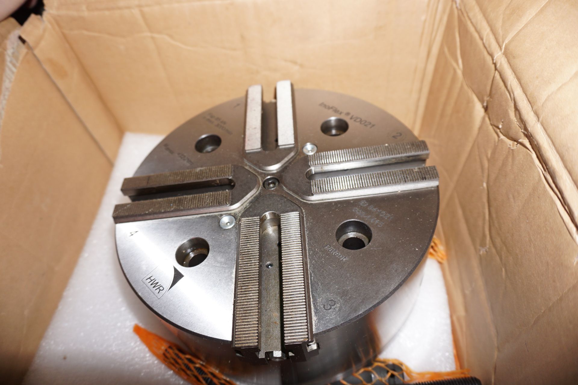 ORIGINAL BOX LIKE NEW EXCELLENT CONDITION: HWR INOFLEX VD 021 8" COMPENSATING 4 JAW MANUAL CHUCK - Image 3 of 3