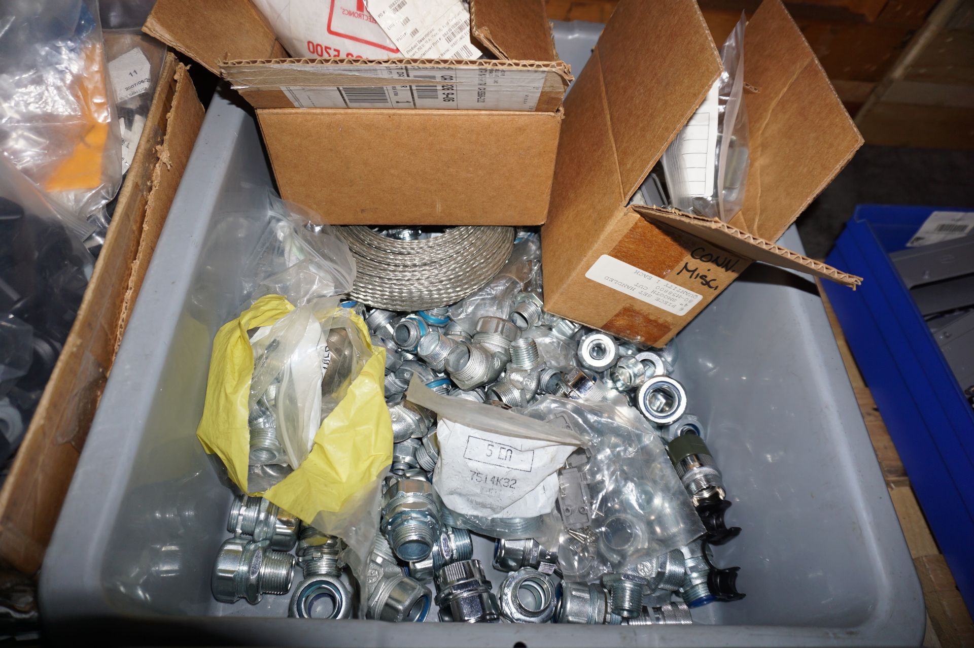 PALLET LOT TO INCLUDE: MISC. COPPER AND STEEL CONNECTORS, MISC CABLES - Image 4 of 5