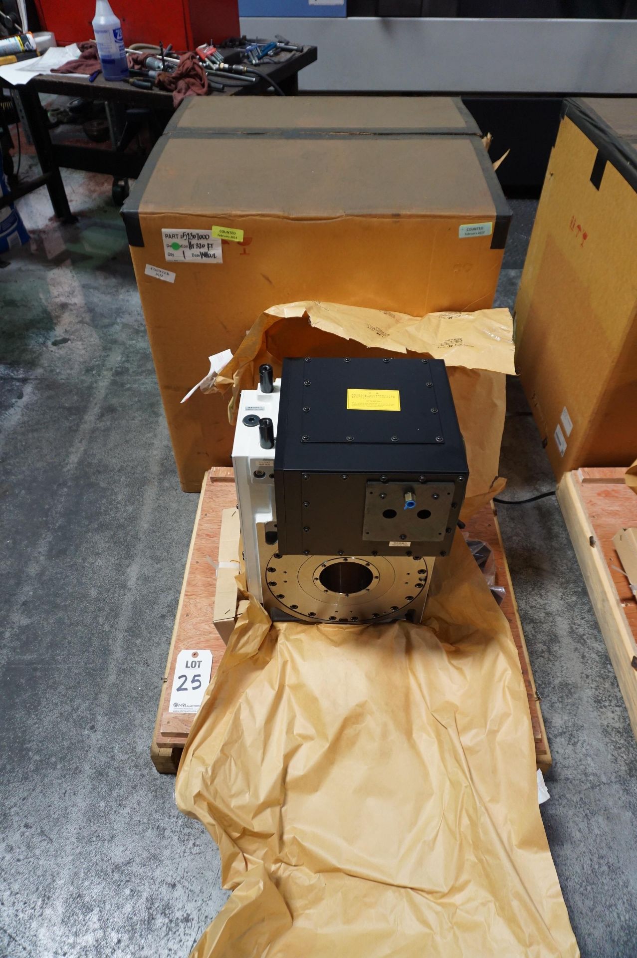 NEVER USED IN ORIGINAL BOX - 2009 KITIGAWA TUX320BE01 4TH AXIS ROTARY TABLE S/N 090372 - Image 2 of 8