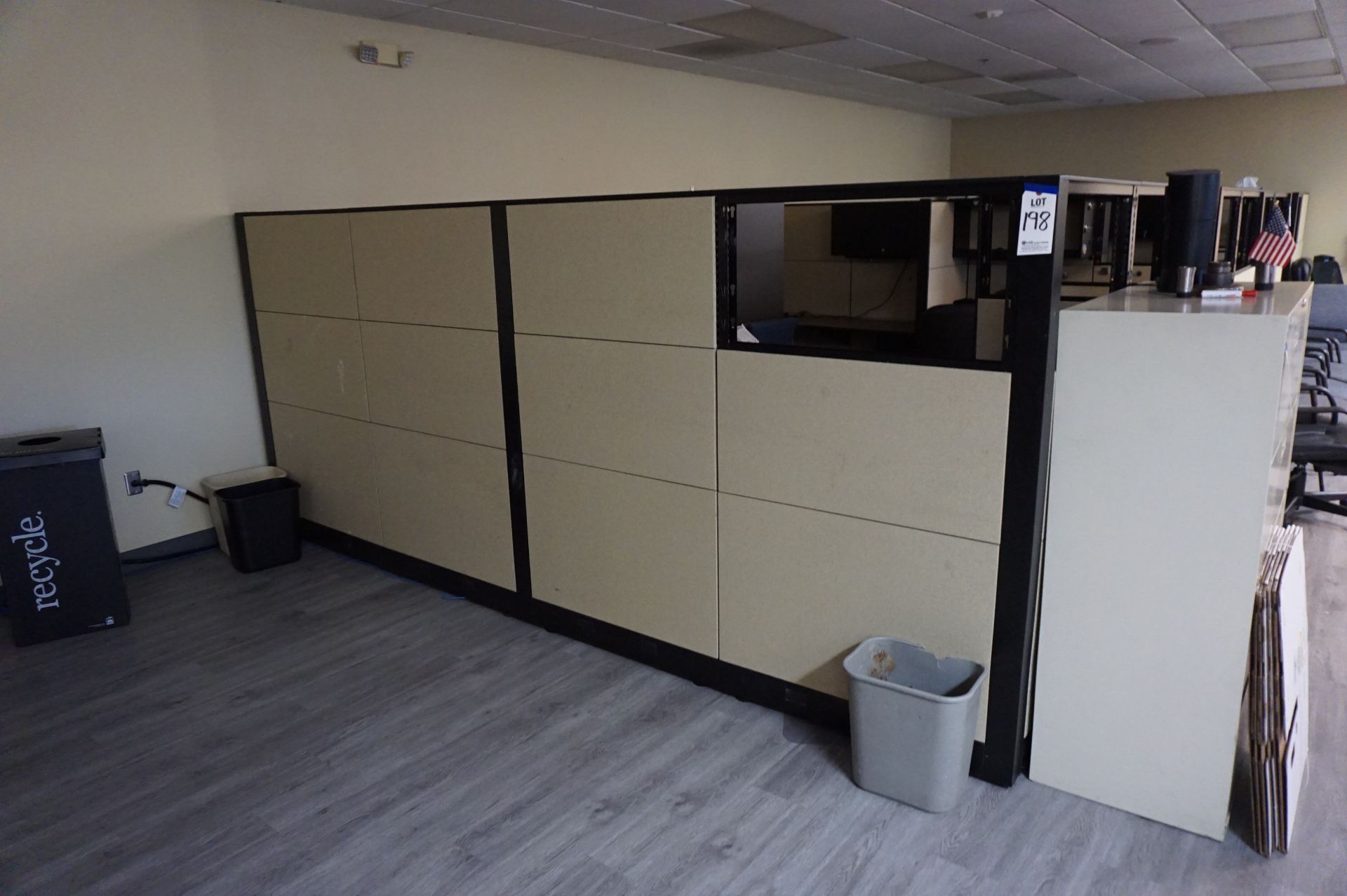 COND FLOOR LARGE OFFICE CUBICLE STATION WITH 8 WORKSTATIONS, 12' X 21' AREA TO INCLUDE DESKS, FILE - Image 2 of 9