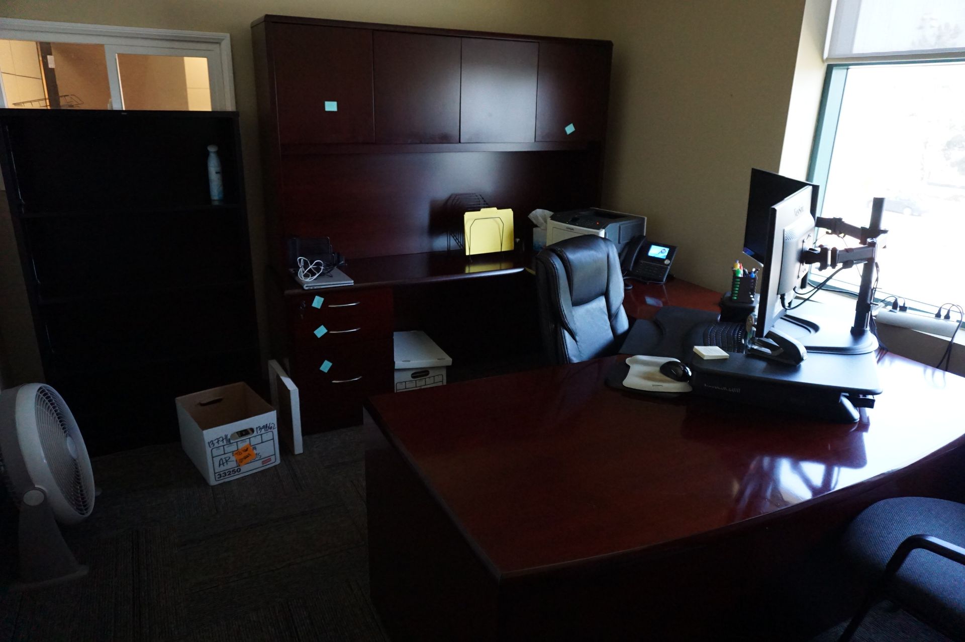 SECOND FLOOR OFFICE TO INCLUDE: HIGH END EXECUTIVE DESK, 2 MONITOR STAND KEYBOARD, EXECUTIVE - Image 3 of 6