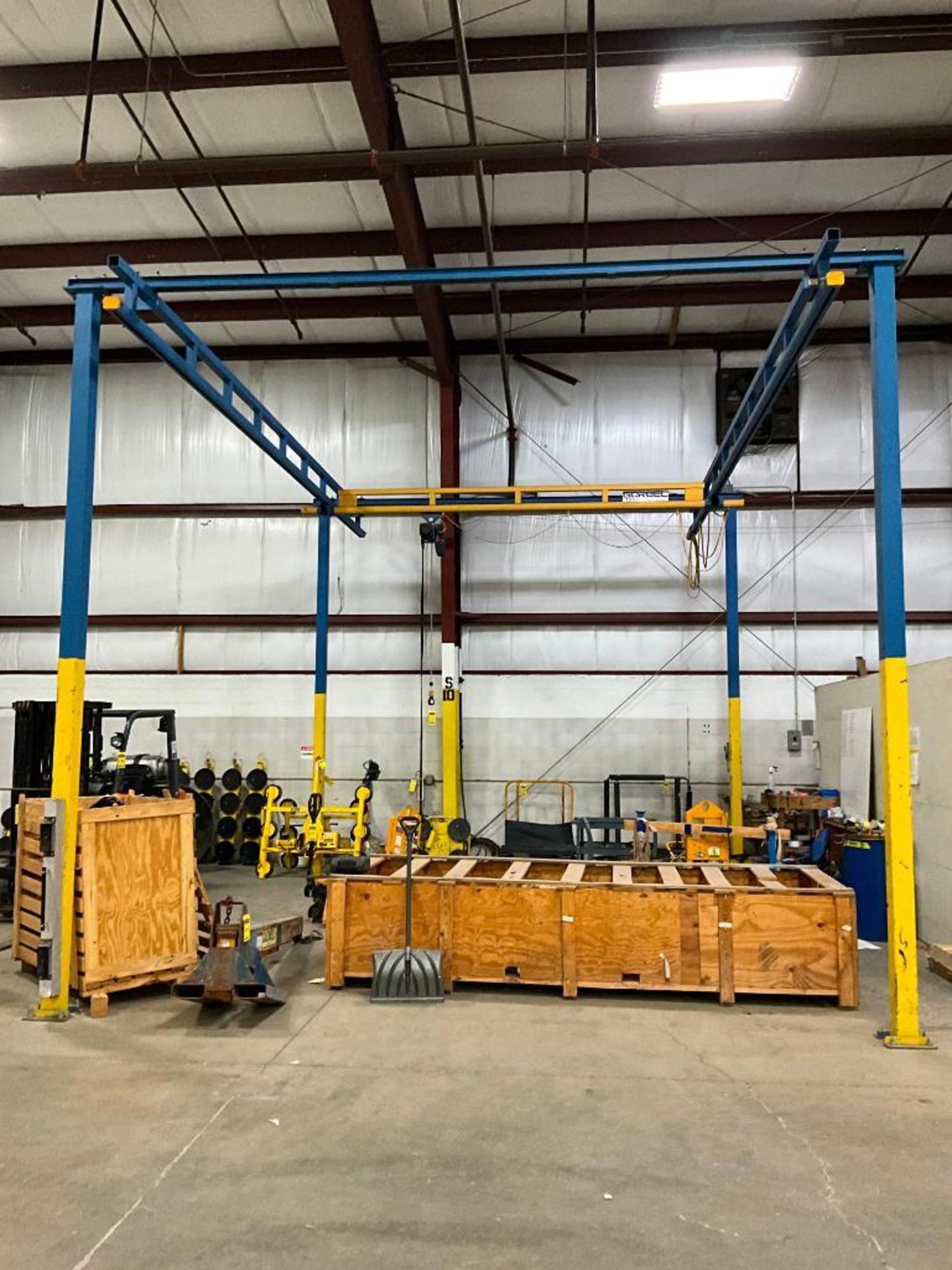 Gorbel Freestanding Crane System, 1,000 LB. Bridge Crane, 16' H x 17' 8" W x 22' 6 " D