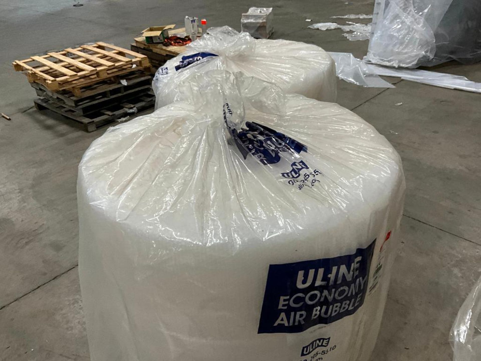 Uline Economy Air Bubble Wrap, 3/16" x 48" x 750', Perfed 12", (2) Rolls in 48" BDL, 1/2 Roll Uline - Image 8 of 16