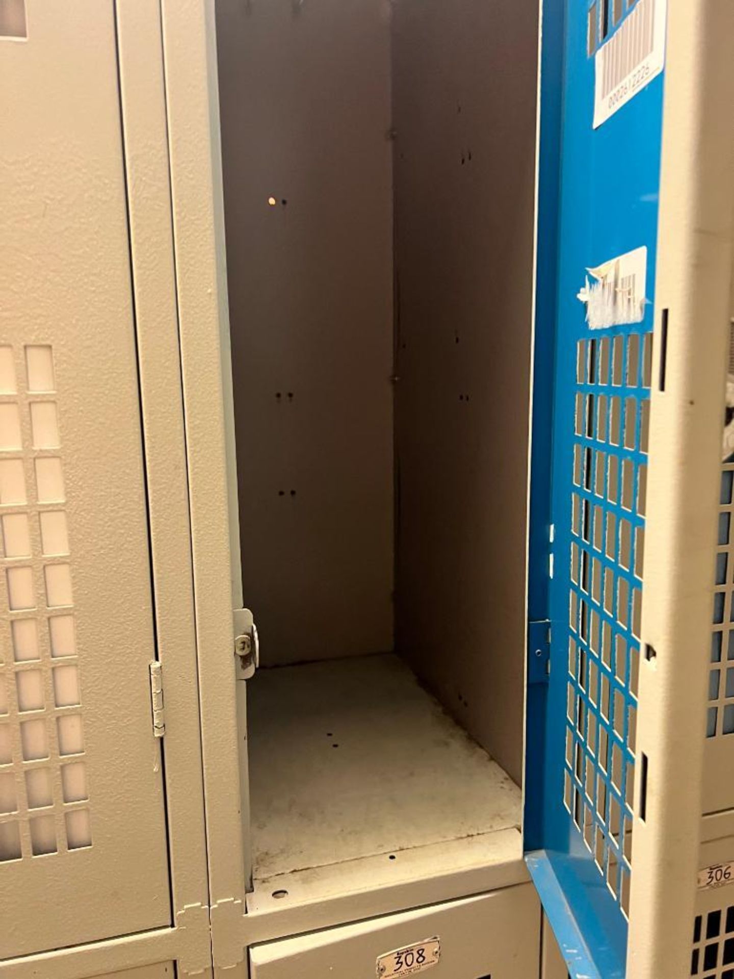 (76) Republic Steel Lockers ($250 Loading fee will be added to buyers invoice) - Image 4 of 4