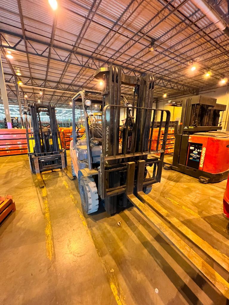 2014 Toyota 5,000 LB. Forklift, 3Stage Mast, Pneumatic Tires, Side
