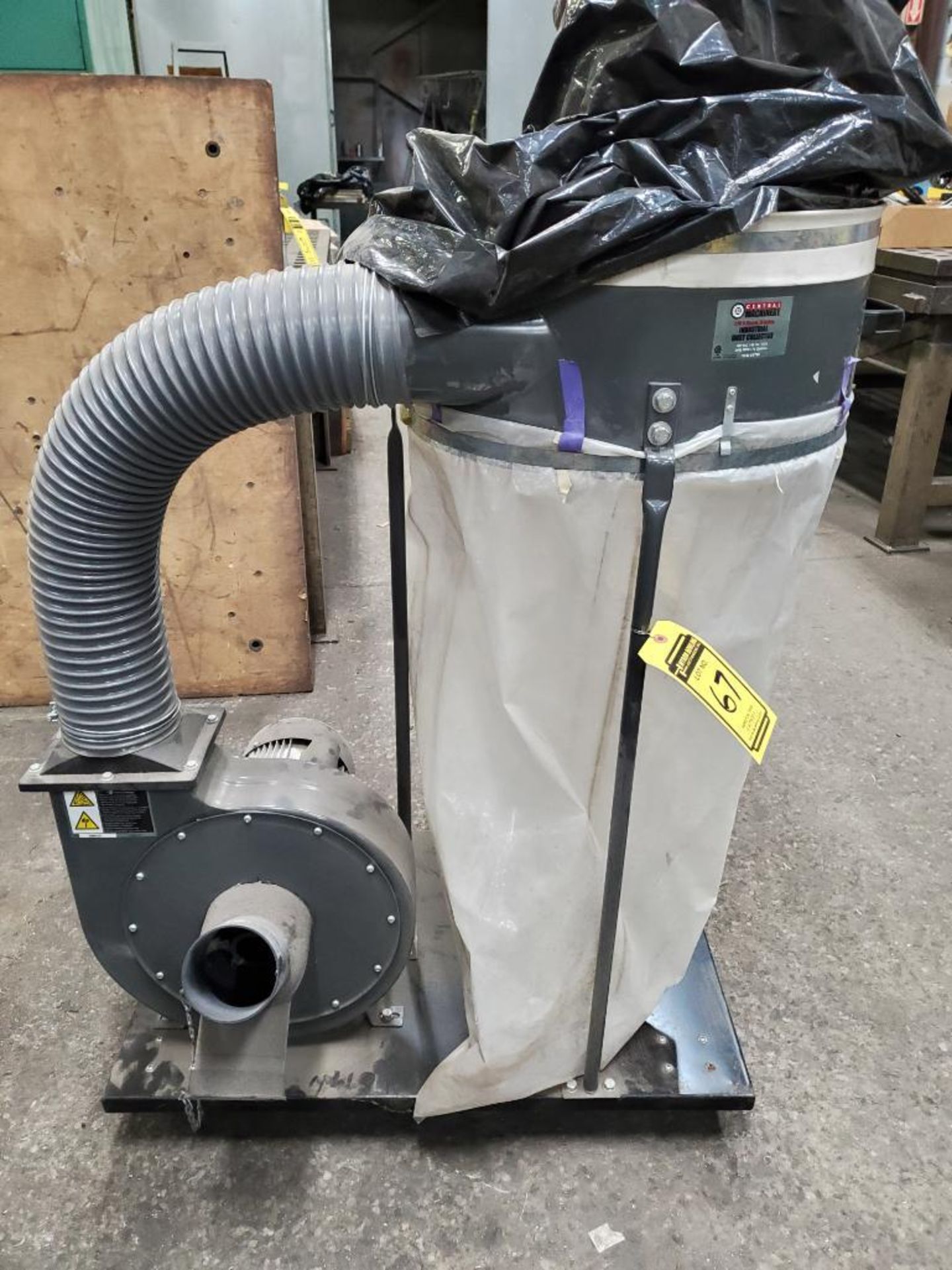 Central Machinery Portable Industrial Dust Collector, 2 HP, 5 Micron, 70-Gallon - Image 2 of 7