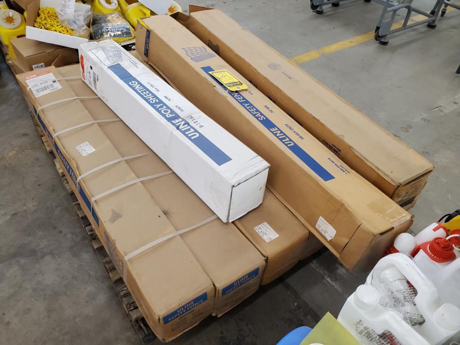 Pallet of Uline Safety Fence Poly Sheeting ($15 Loading fee will be added to buyers invoice) - Bild 5 aus 5