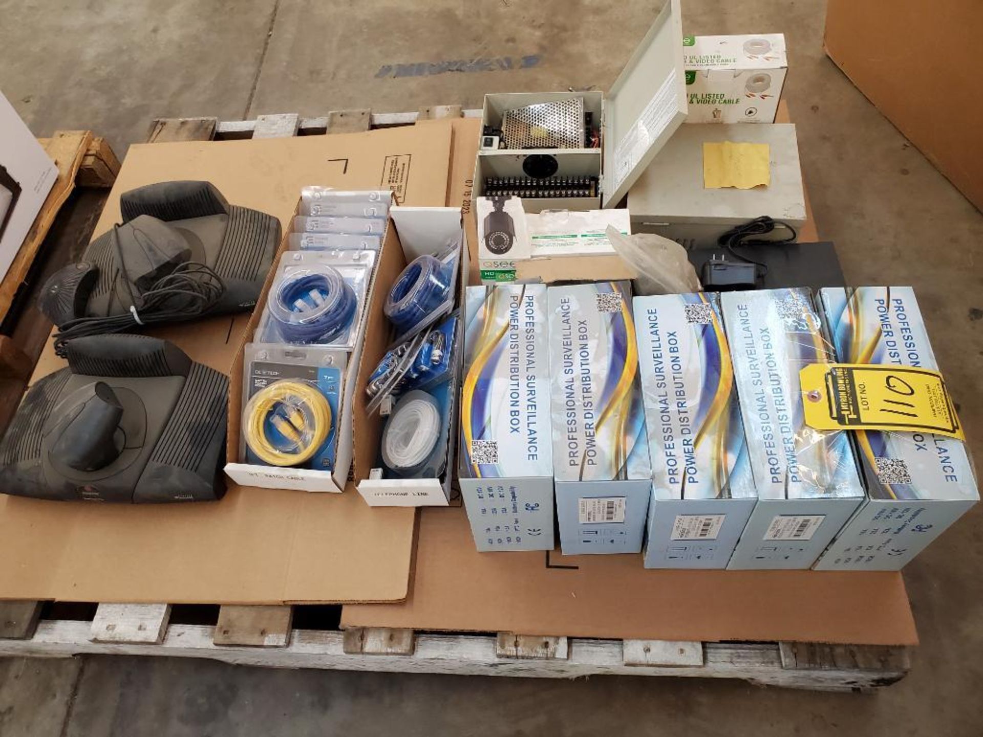 Pallet of (New & Used) Video Surveillance Equipment ($15 Loading fee will be added to buyers invoice - Bild 8 aus 8