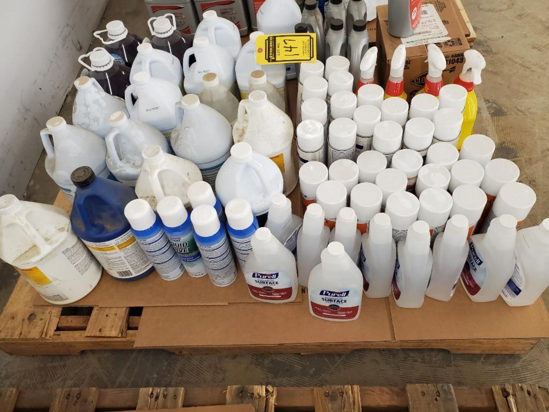 Pallet of Clorox, Vinegar, Purell Surface Sanitizer, Clorox, 4 & 1 Disinfectant & Sanitizer, Lysol A - Image 6 of 6