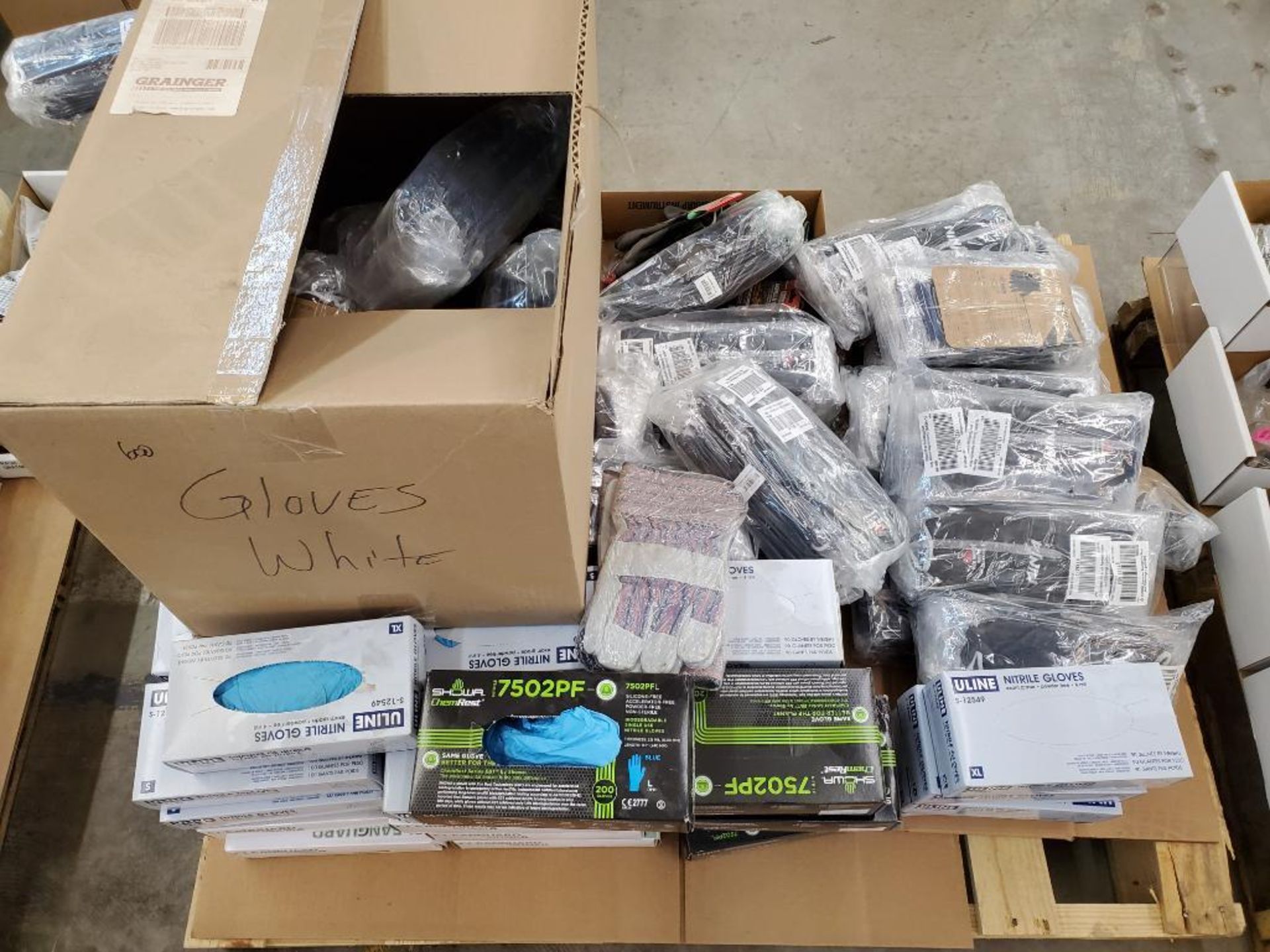 { Group of lots: 123, 124 } Pallet of Assorted Gloves Consisting of ...