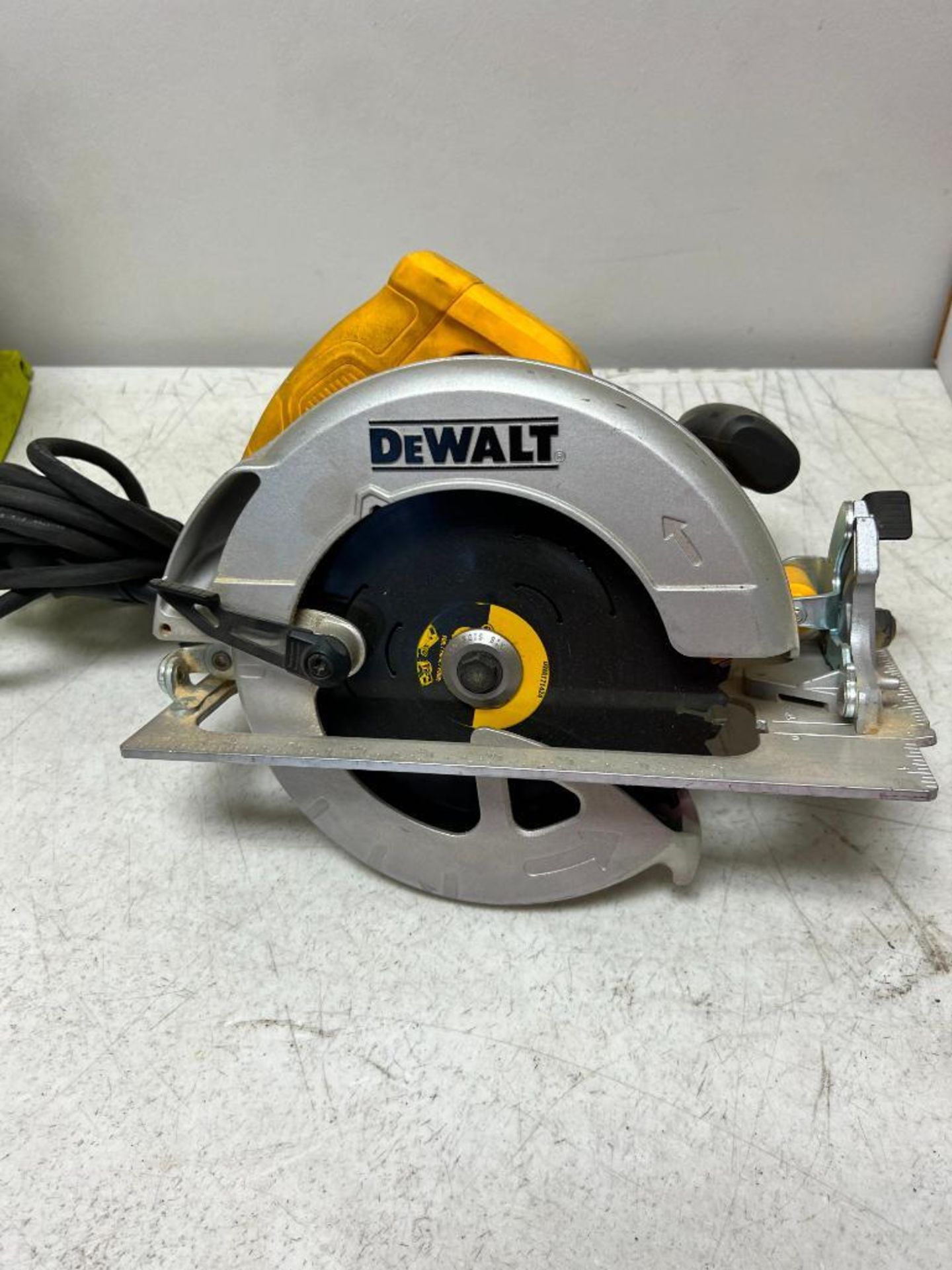 Dewalt Electric 7-1/4" Circular Saw, Model DWE575 - Bild 2 aus 4