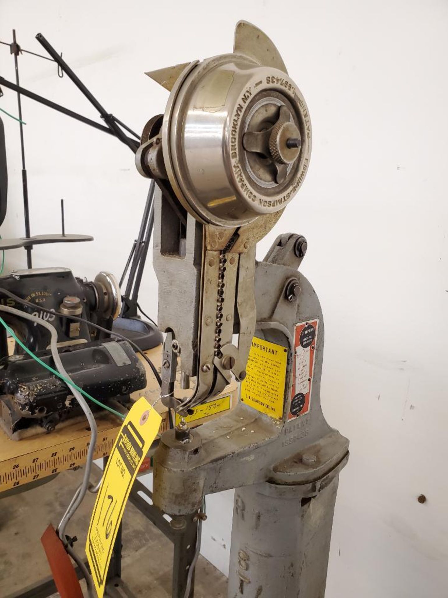 Stimpson Foot Powered Rivet Machine ($15 Loading fee will be added to buyers invoice) - Bild 4 aus 8