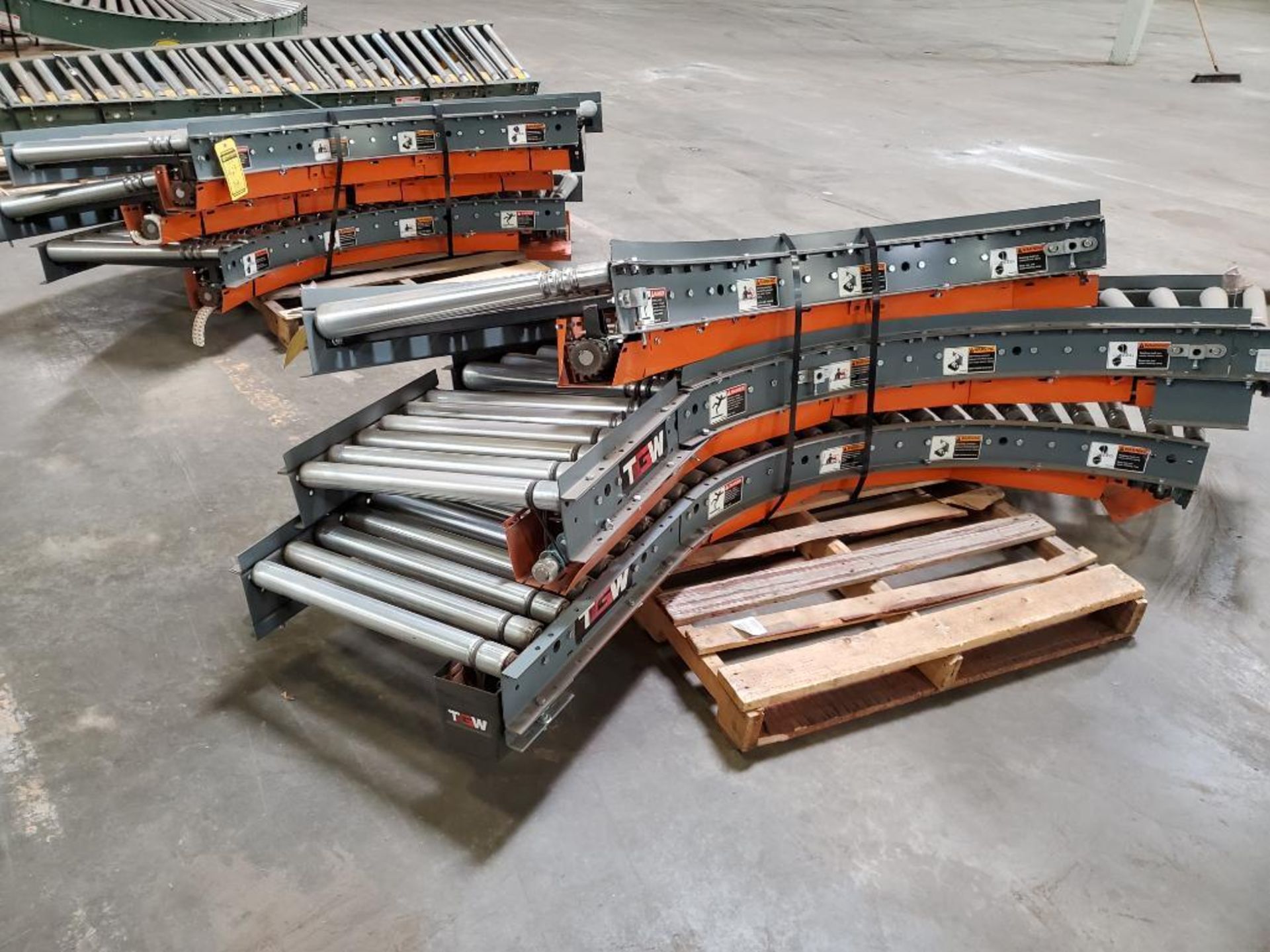 (6x) TGW Roller Conveyor, 21-1/ 2" Rollers ($25 Loading fee will be added to buyers invoice) - Image 3 of 3