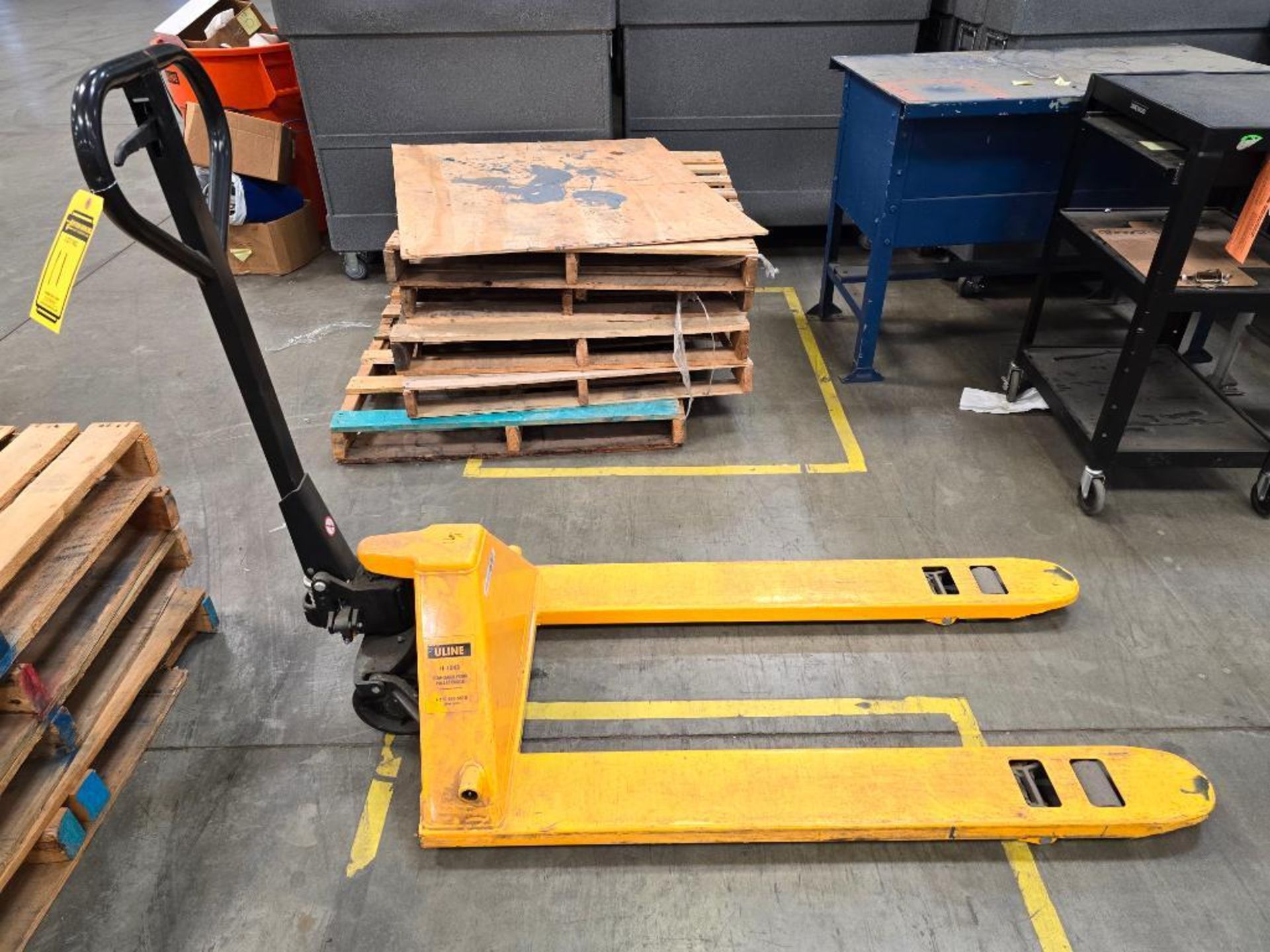 U-Line 5,500 LB. Hydraulic Pallet Jack ($10 Loading Fee Will Be Added To Buyer's Invoice)
