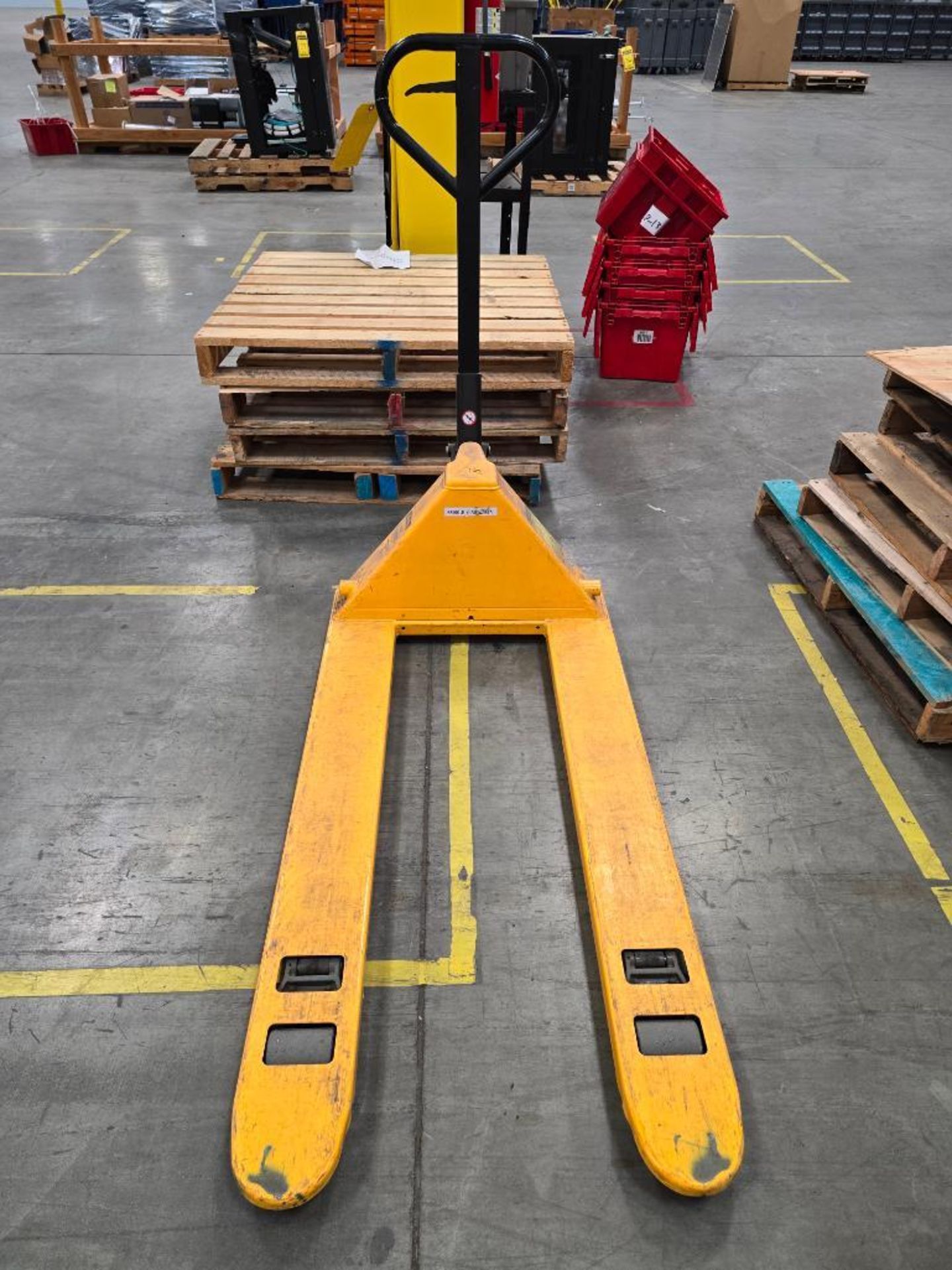 U-Line 5,500 LB. Hydraulic Pallet Jack ($10 Loading Fee Will Be Added To Buyer's Invoice) - Image 2 of 4