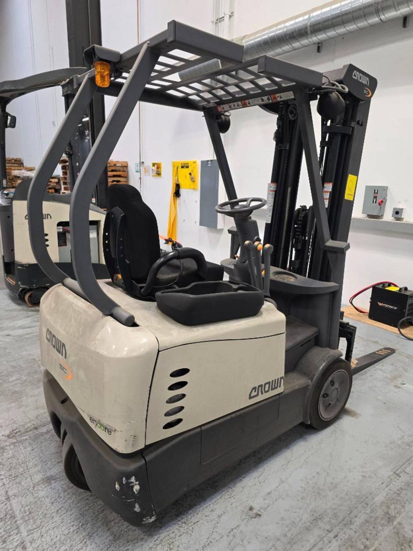 2011 Crown 2,850-LB. Capacity 3-Wheel Electric Forklift, Model: SC 5200 Series, S/N: 9A189853. 190" - Image 5 of 15