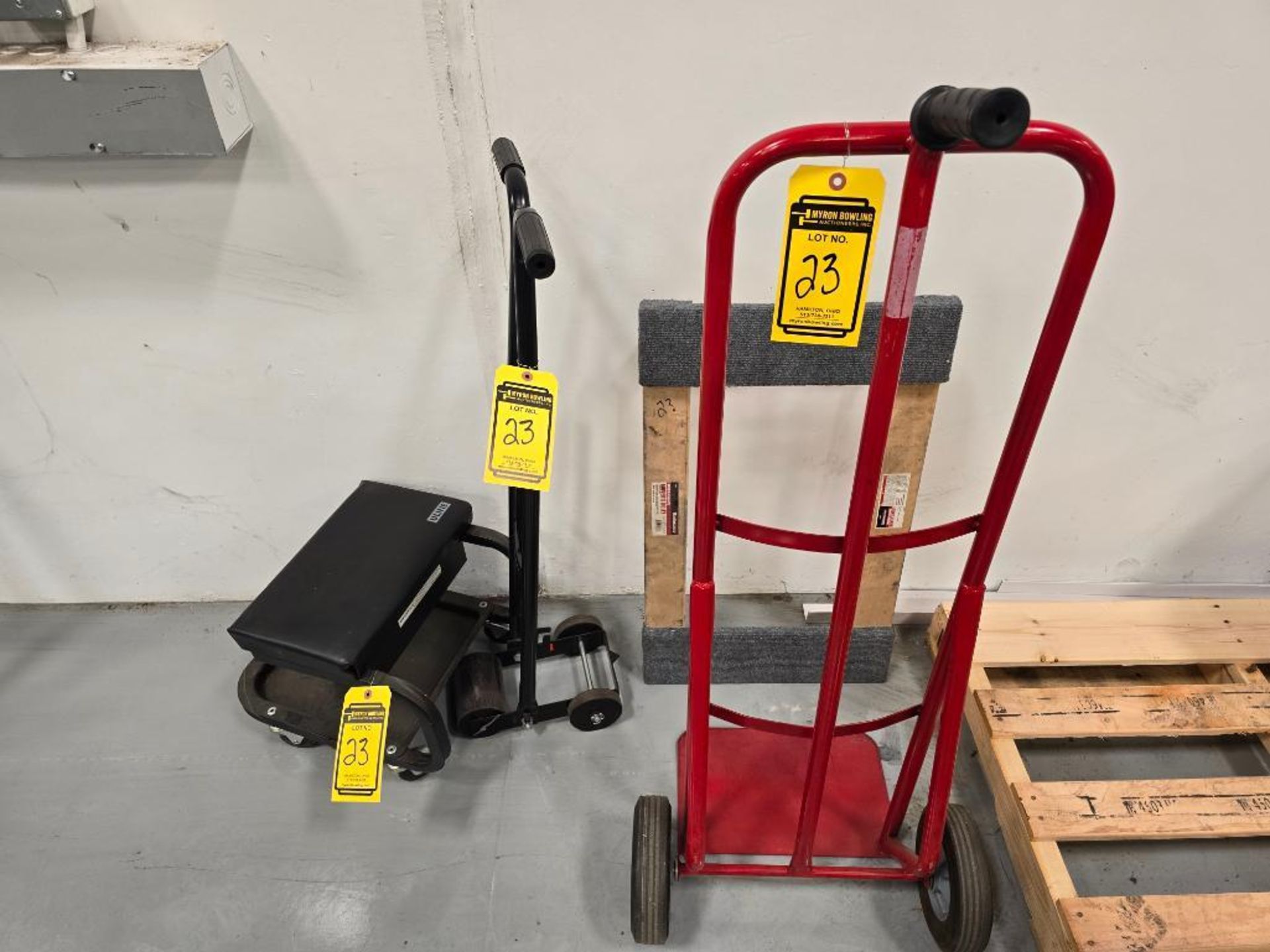 Werner 8' Fiberglass Step Ladder, 2-Wheel Hand Truck, Nover Dolly, U-Line Rolling Tool Seat & Tape A - Image 4 of 7