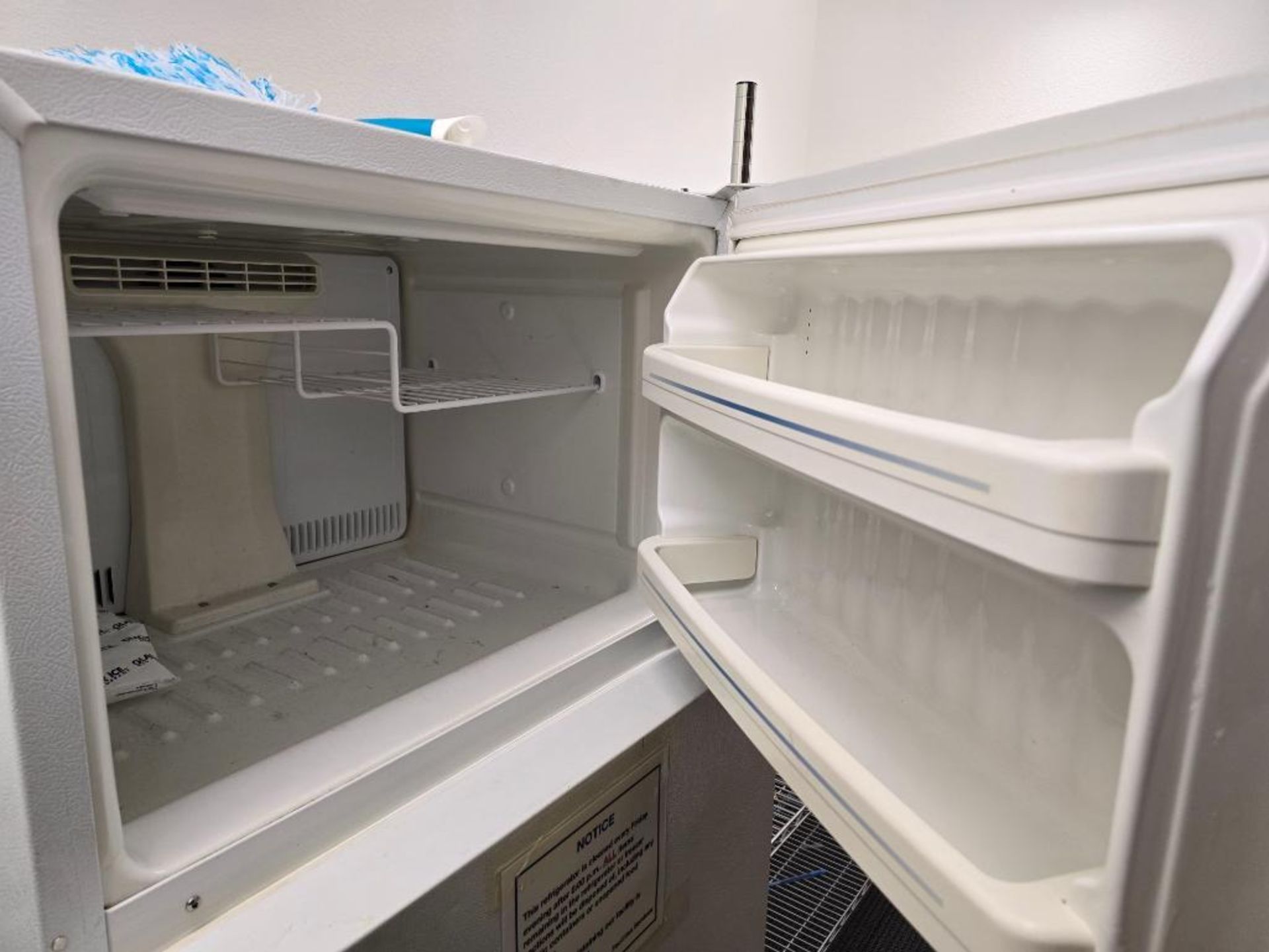 GE Household Refrigerator/Freezer ($20 Loading Fee Will Be Added To Buyer's Invoice) - Image 4 of 6