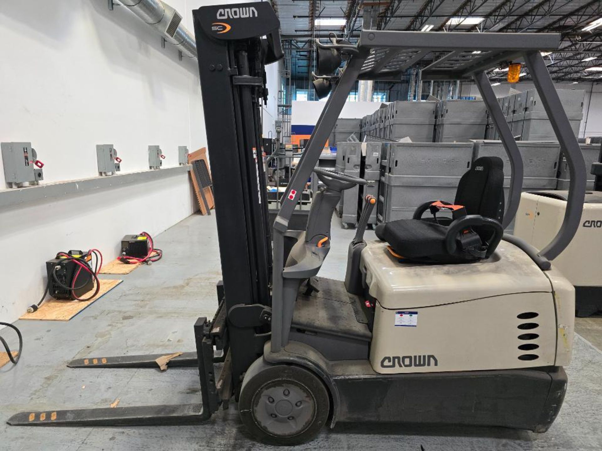 2011 Crown 2,850-LB. Capacity 3-Wheel Electric Forklift, Model: SC 5200 Series, S/N: 9A189853. 190" - Image 2 of 15