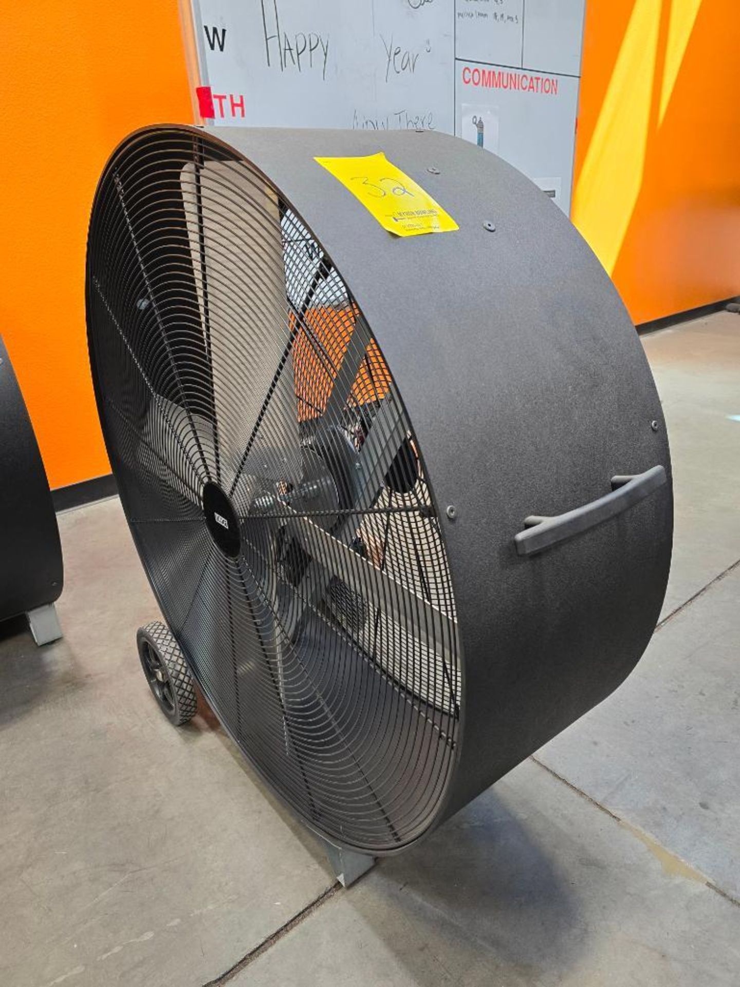 U-Line 42" Floor Barrel Fan ($10 Loading Fee Will Be Added To Buyer's Invoice) - Bild 2 aus 3