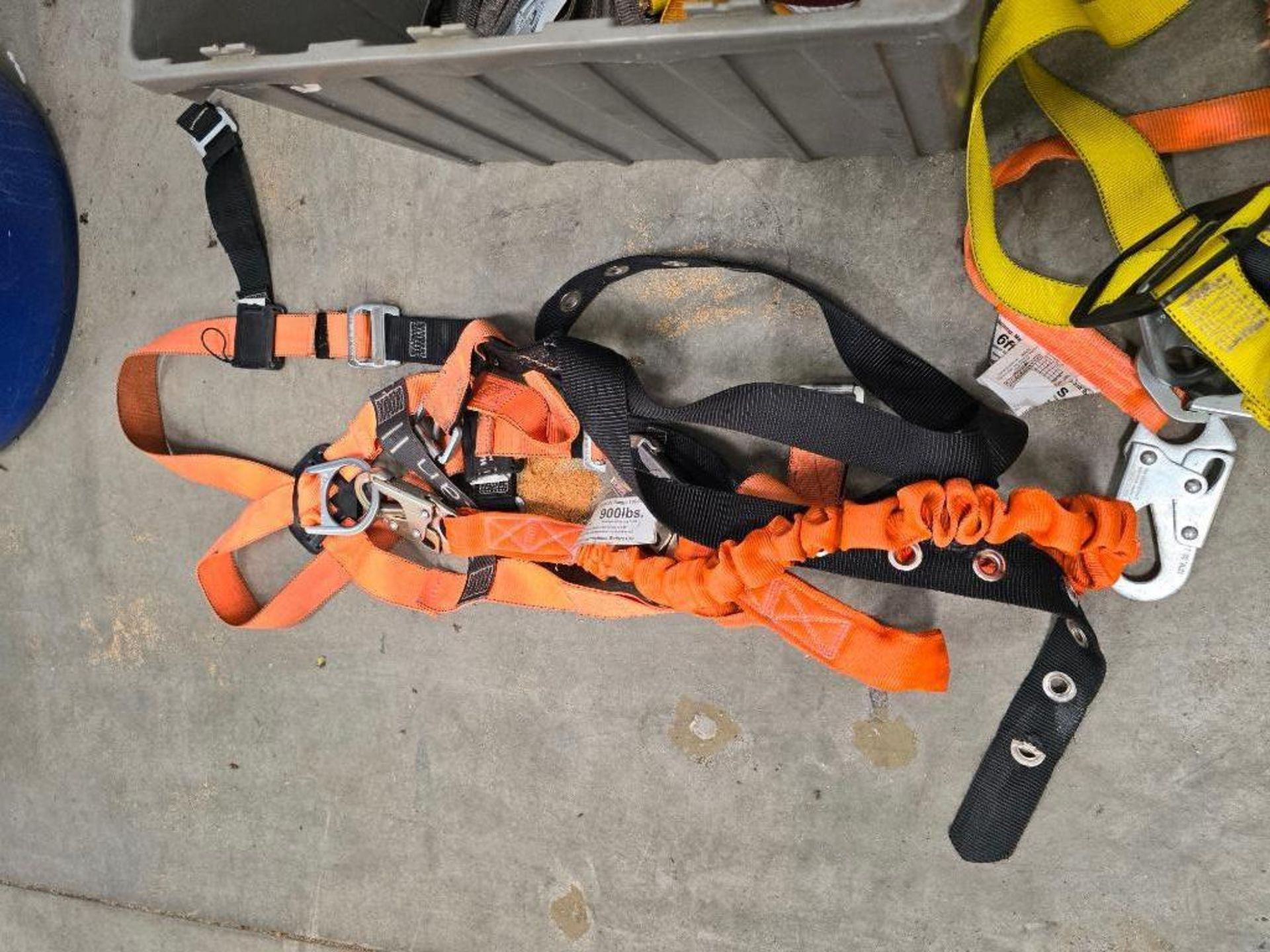 Box of Ratchet Straps & Fall Protection Rigs - Image 4 of 5