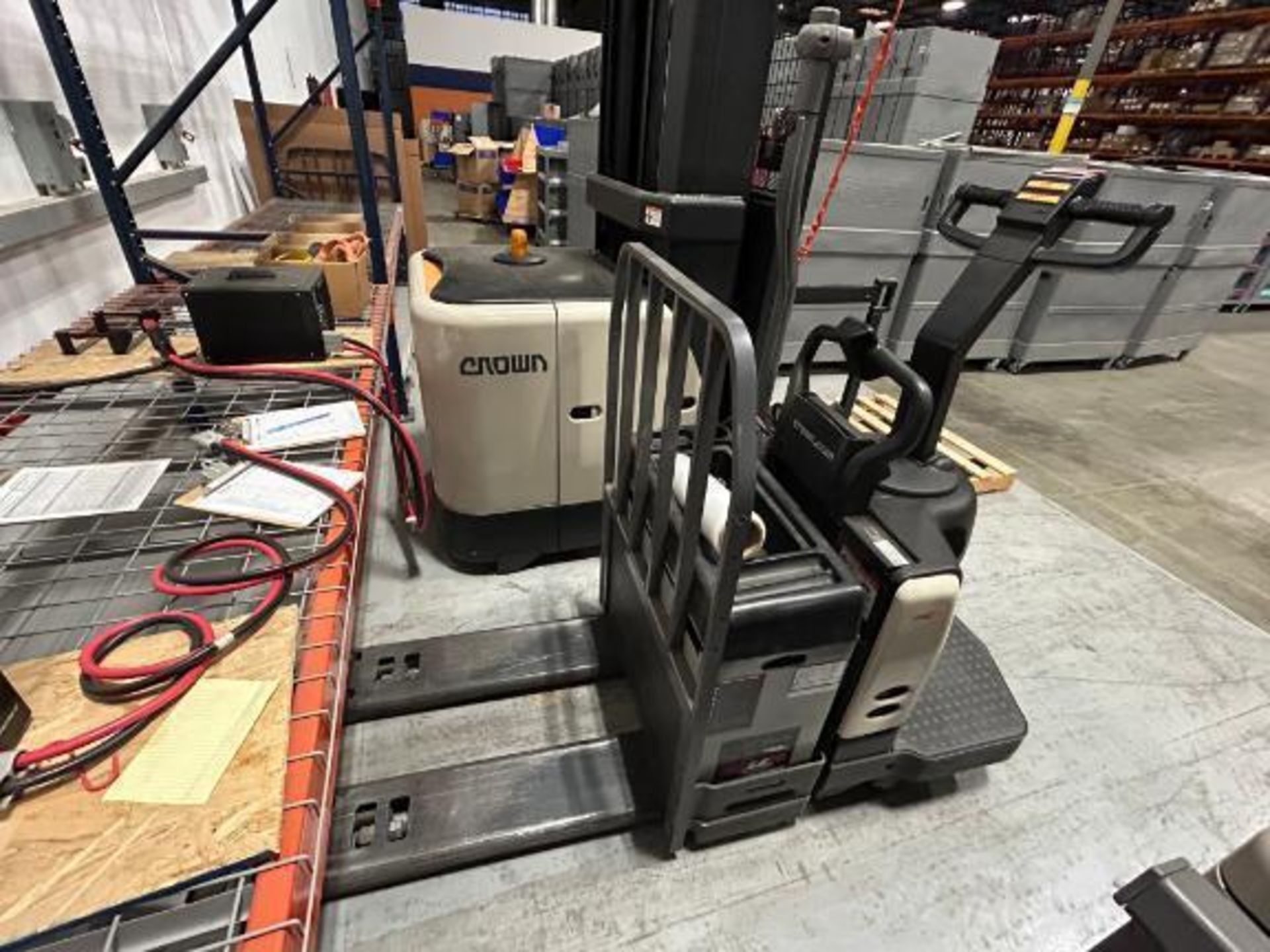 2017 Crown Pallet Truck, PE 4500 Series, S/N 10035045, 588 Hours - Bild 3 aus 10