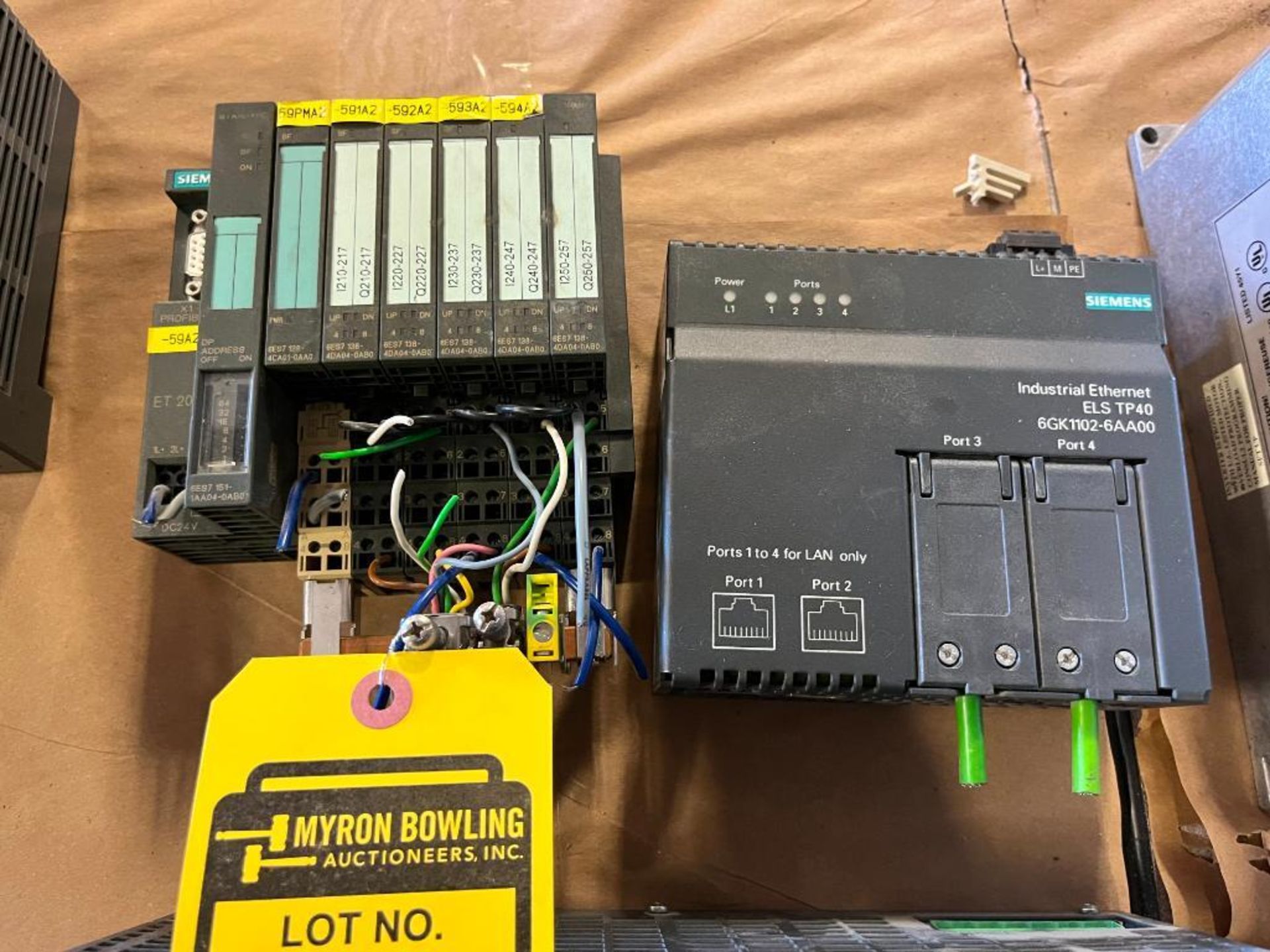 (2) Siemens Sitop Power Output Modules; (1) Siemens ELS-TP40 Industrial Ethernet Unit, (1) Siemens S - Bild 3 aus 3