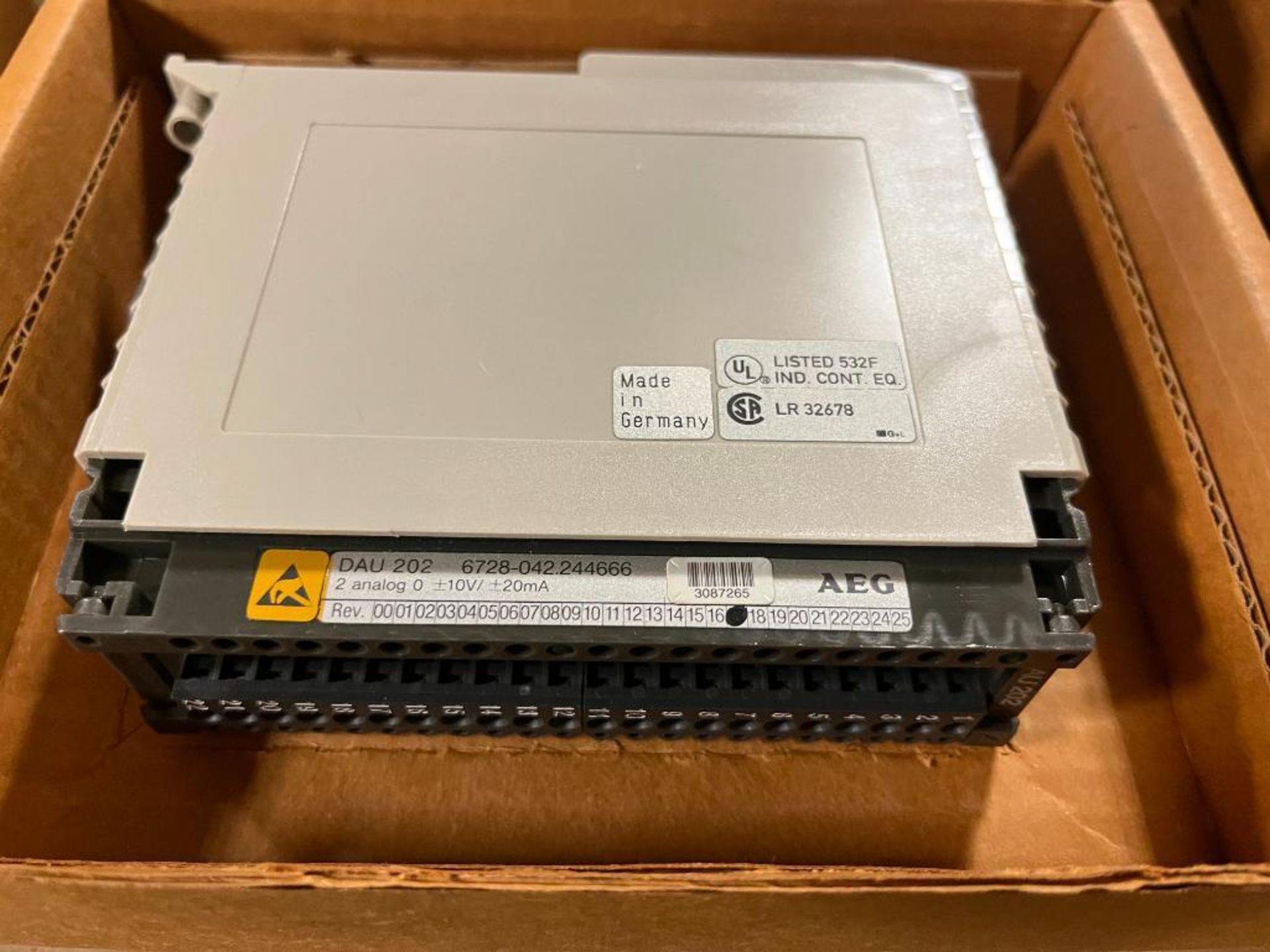 (1) AEG Modicon DAU 202 Module, (1) AEG Modicon AS-P120-000 Module, (1) Telemecanique Modbus Plus PC - Image 2 of 5