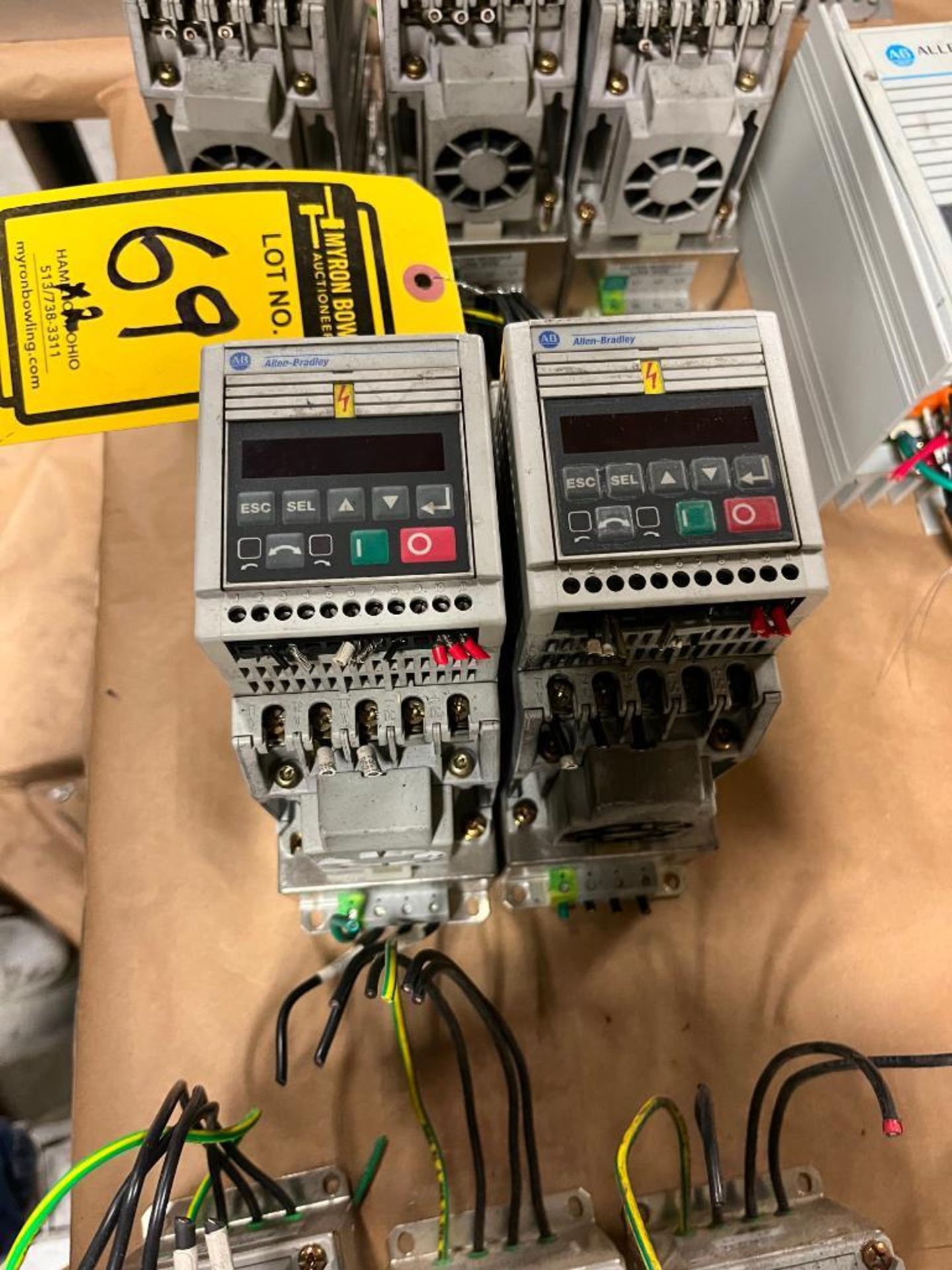 (2x) Allen-Bradley Speed Controller Analog, Catalog Number 160-BA04NSF1P1, Series B, 460 Volt, 3-Pha