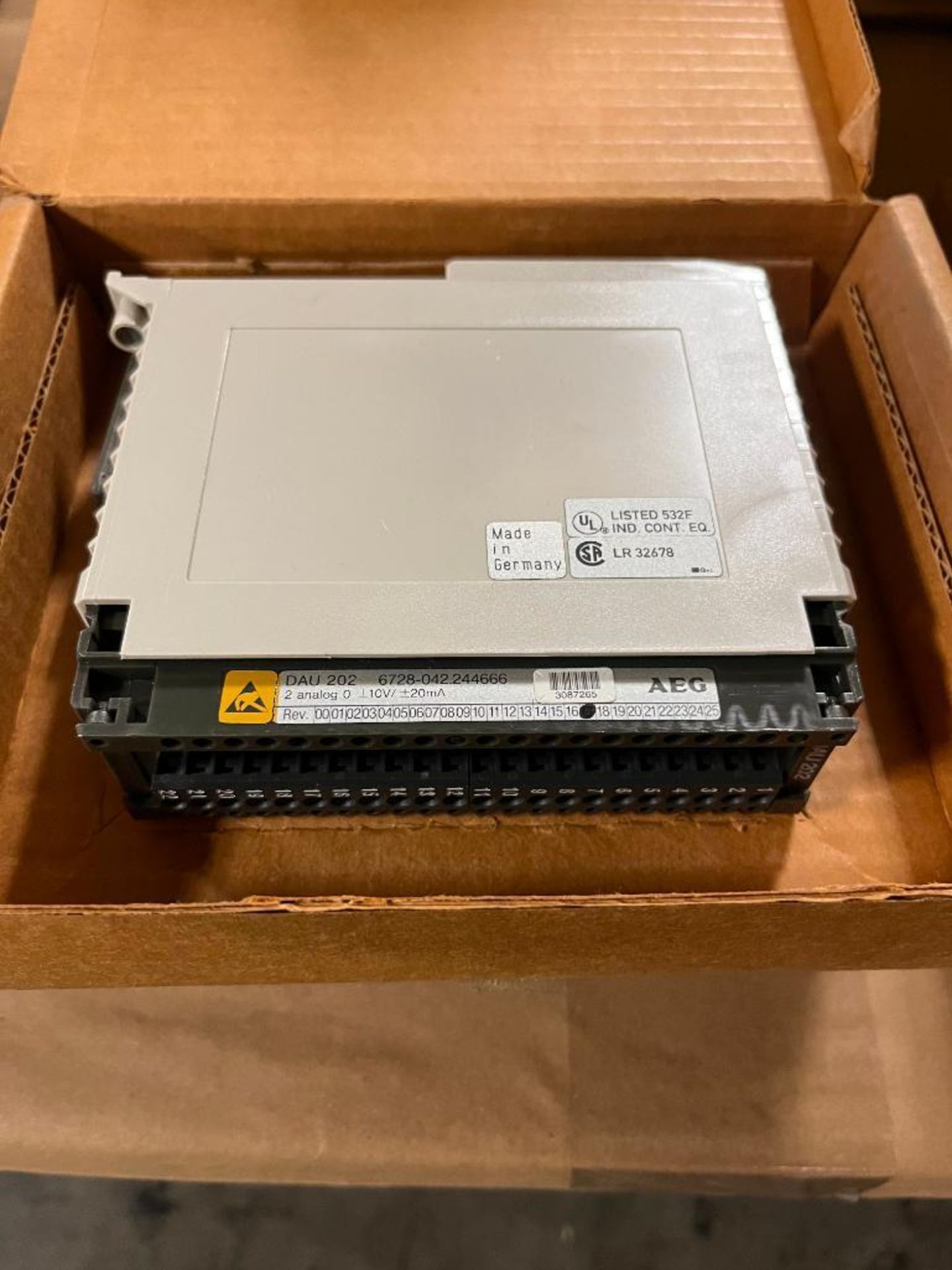 (1) AEG Modicon DAU 202 Module, (1) AEG Modicon AS-P120-000 Module, (1) Telemecanique Modbus Plus PC