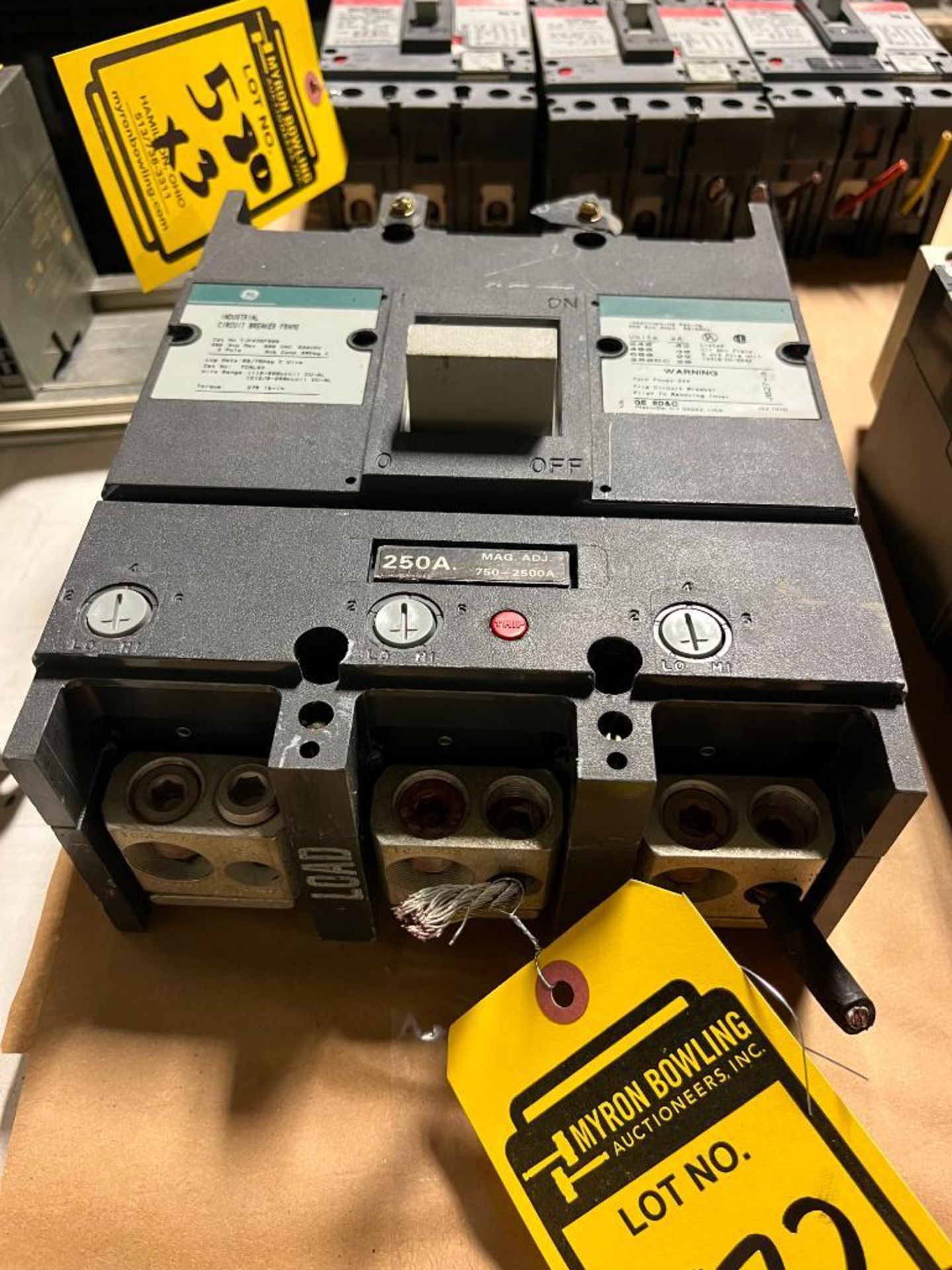 GE Industrial Circuit Breaker, 3-Pole