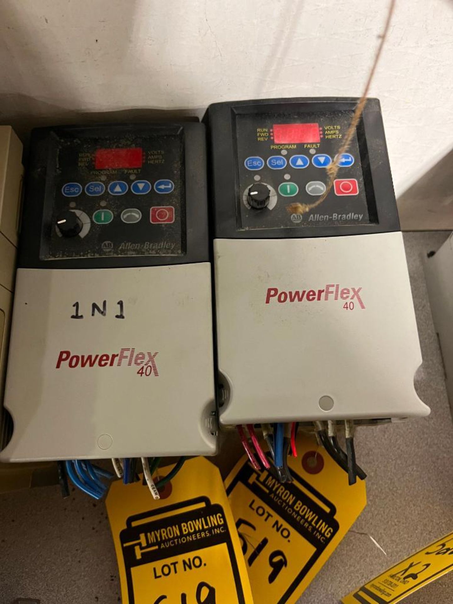 (2x) Allen Bradley Power Flex40 AC Drives, Series A, Input Single Phase, Output 3-Phase - Image 2 of 3