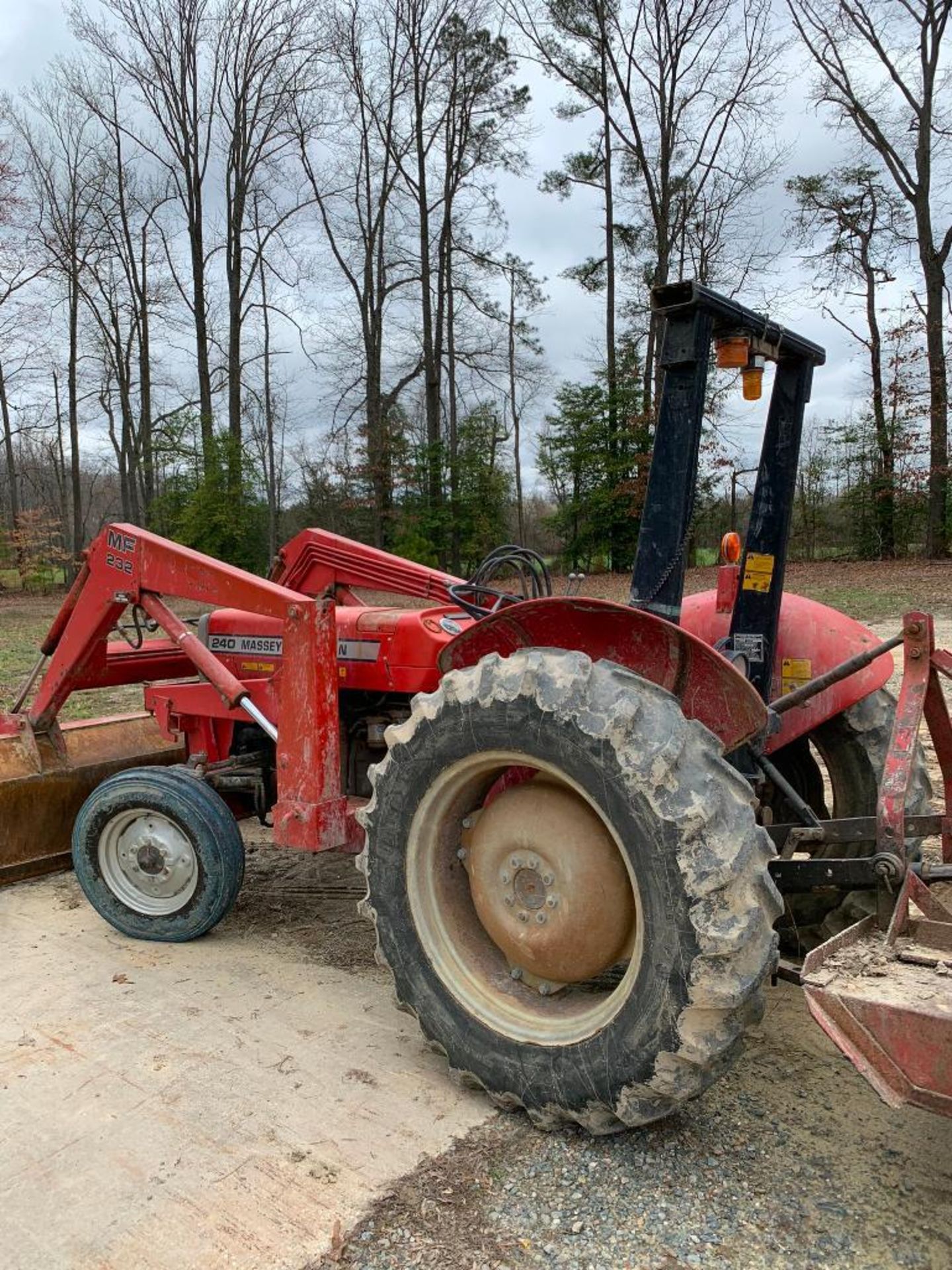 Massey Ferguson 240 Tractor, Model 240, 2 Wheel Drive, 6' Bucket, Bush Hog, S/N P45339, 625 Hours, R - Image 5 of 11