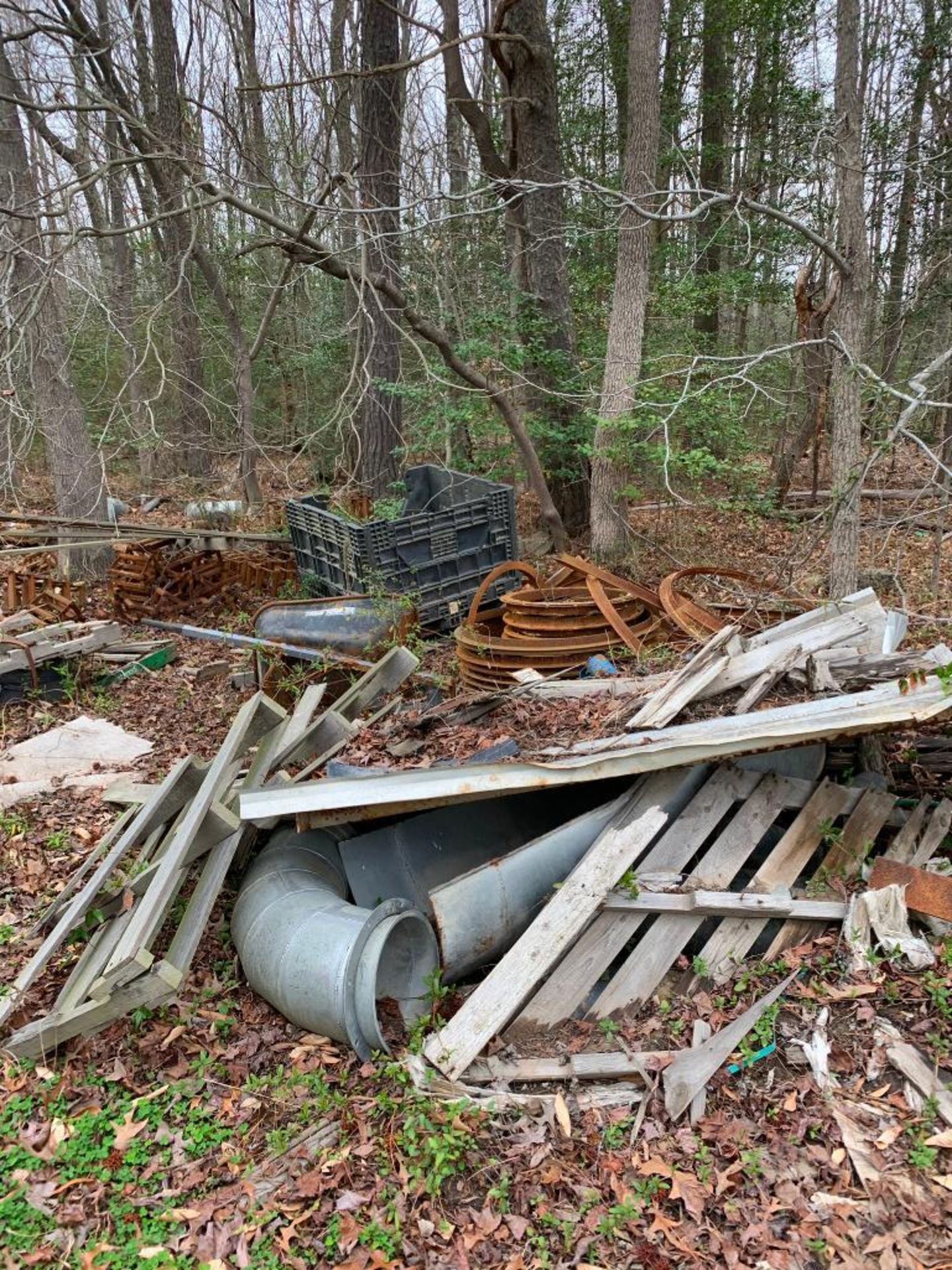 Scrap Content Along Woodline: (3) Sheds, Ducting, Terex Machine Part, Drag Line Bucket, Siding, Rota - Image 7 of 31