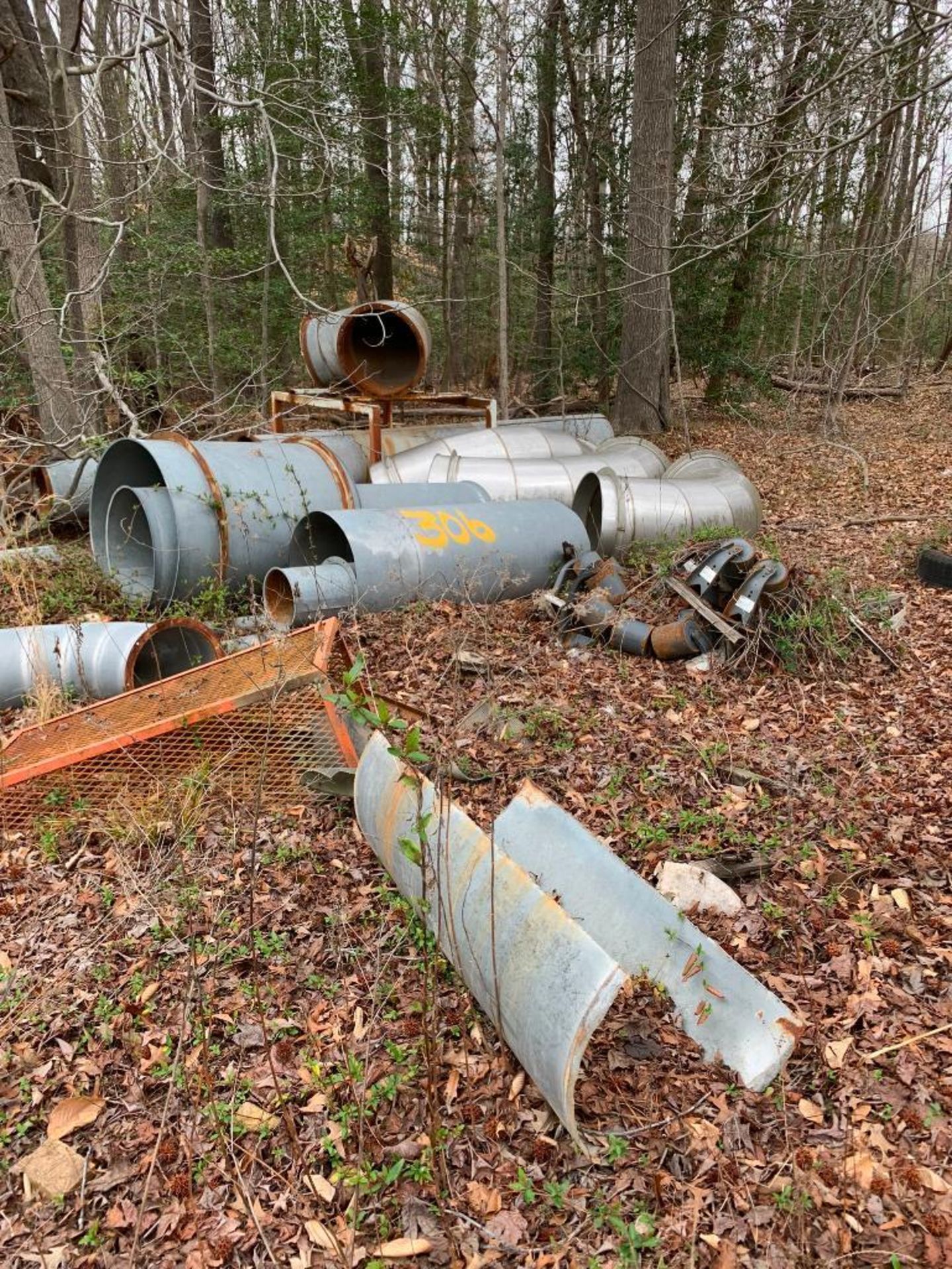 Scrap Content Along Woodline: (3) Sheds, Ducting, Terex Machine Part, Drag Line Bucket, Siding, Rota - Image 5 of 31