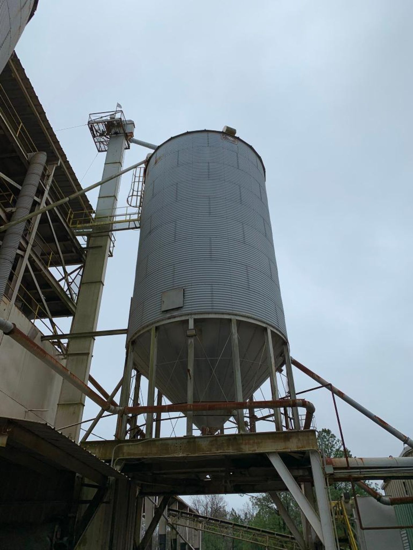 Long Silo, Approx. 20' Dia X 28' T