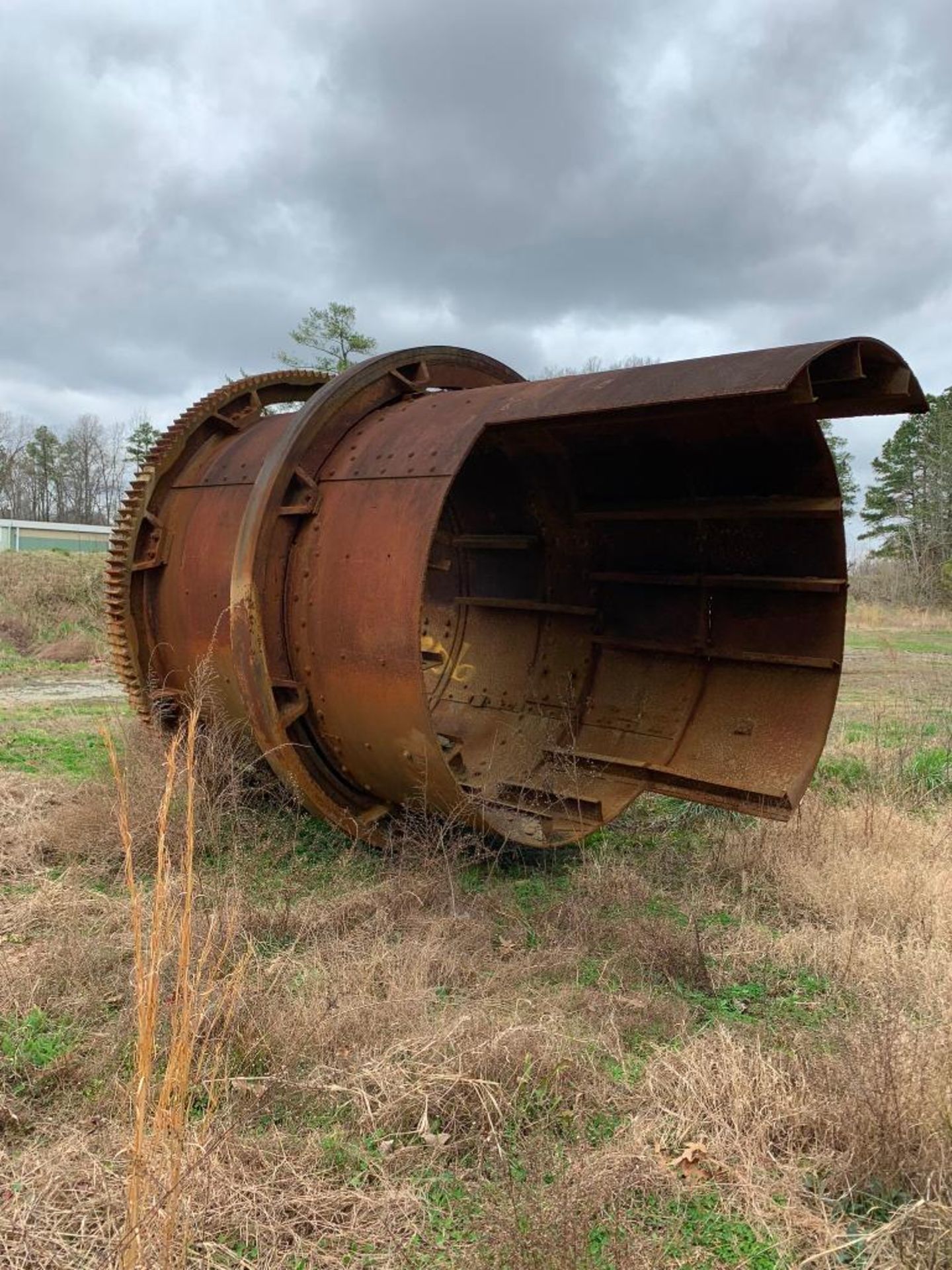 Scrap Content Along Woodline: (3) Sheds, Ducting, Terex Machine Part, Drag Line Bucket, Siding, Rota - Image 14 of 31