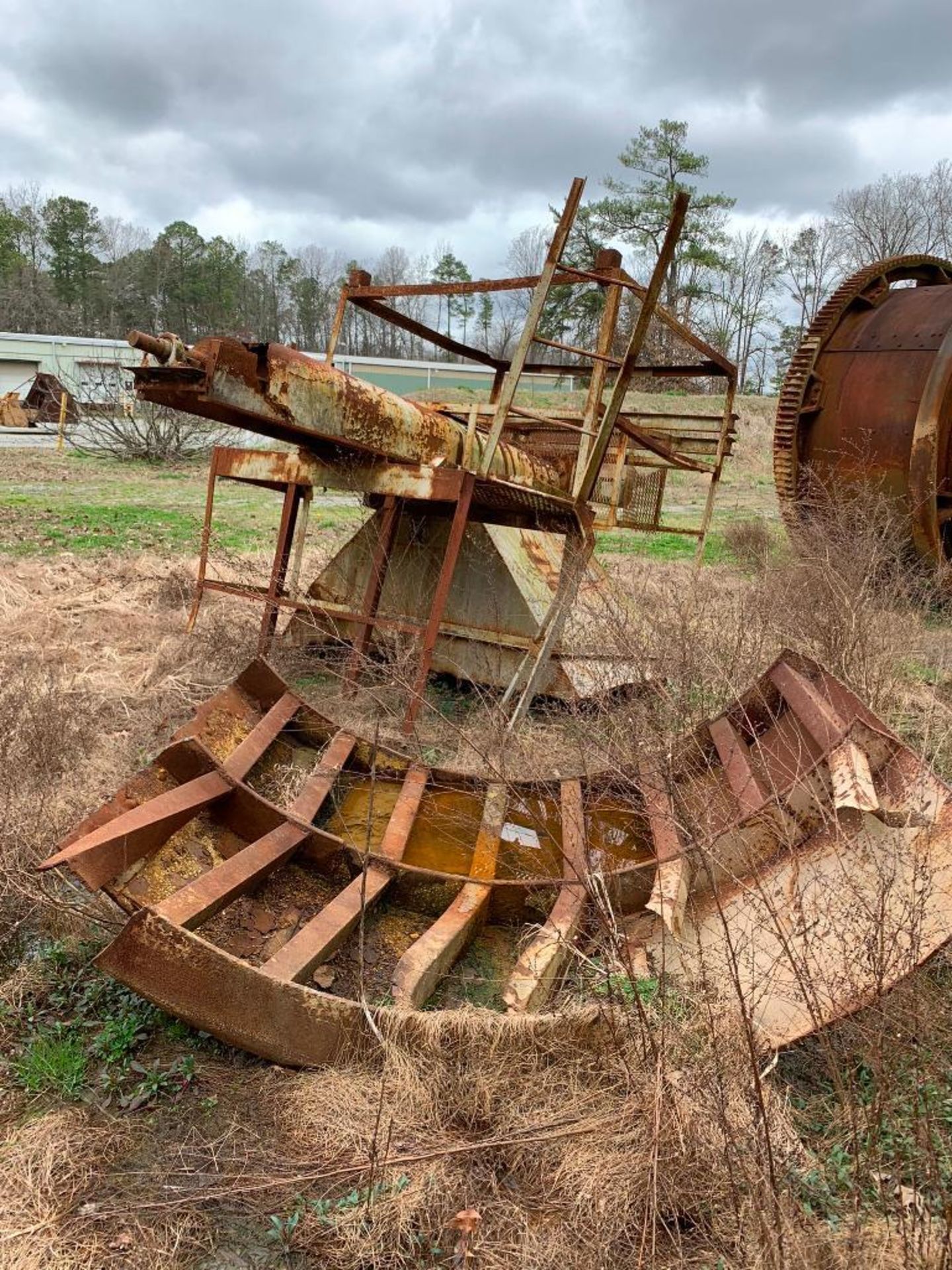 Scrap Content Along Woodline: (3) Sheds, Ducting, Terex Machine Part, Drag Line Bucket, Siding, Rota - Image 13 of 31